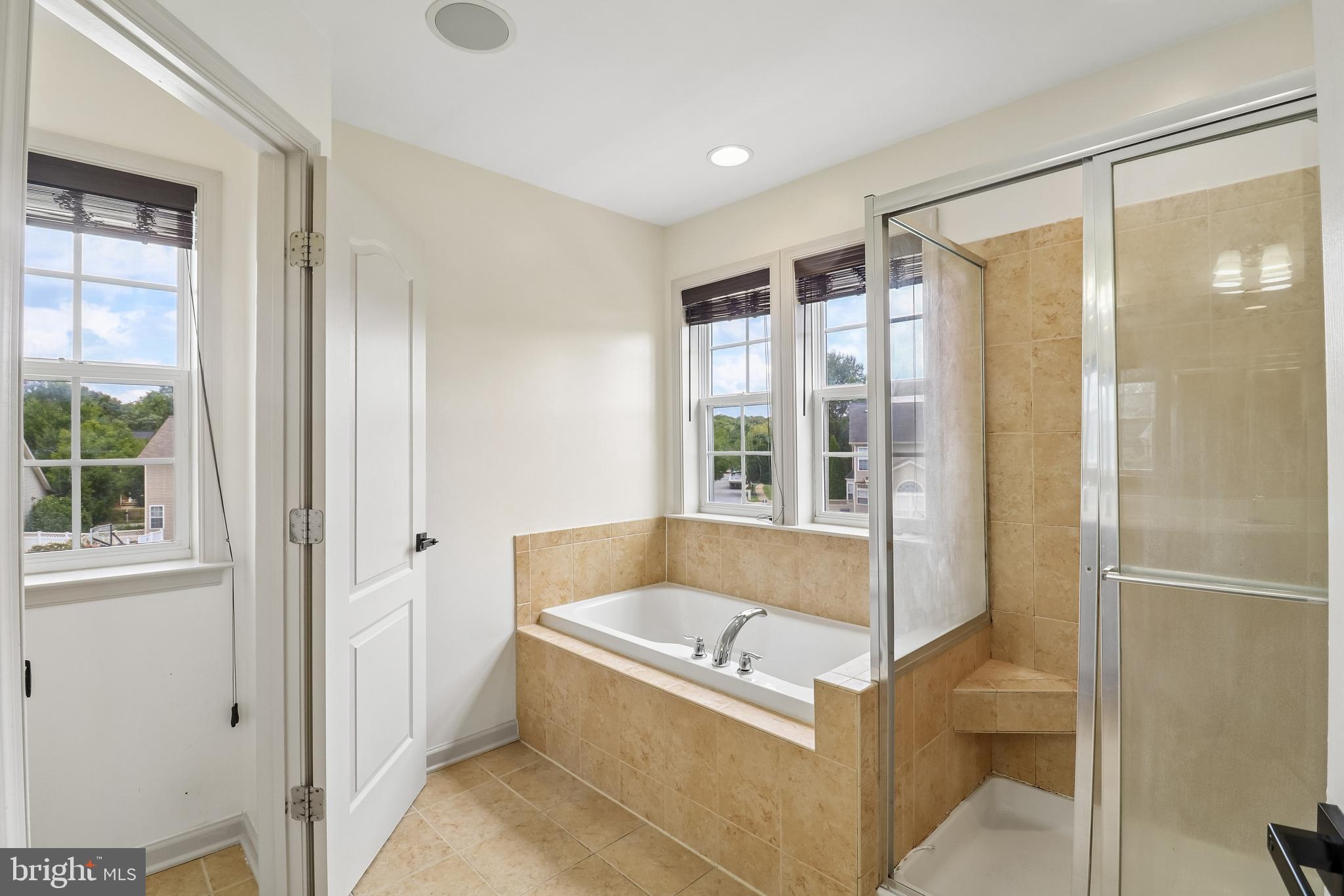6844 WALKWAY COURT
