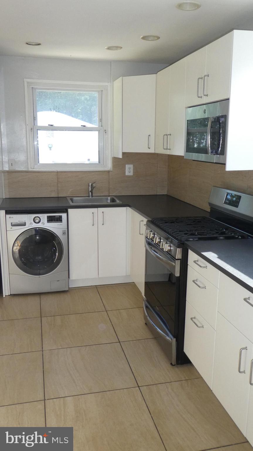 ADELPHI KNOLLS - Residential Lease