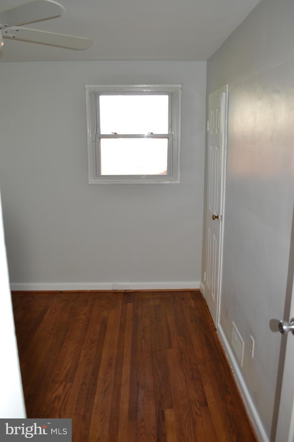 ADELPHI KNOLLS - Residential Lease