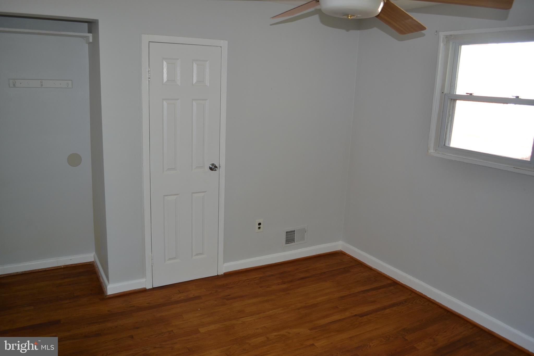 ADELPHI KNOLLS - Residential Lease