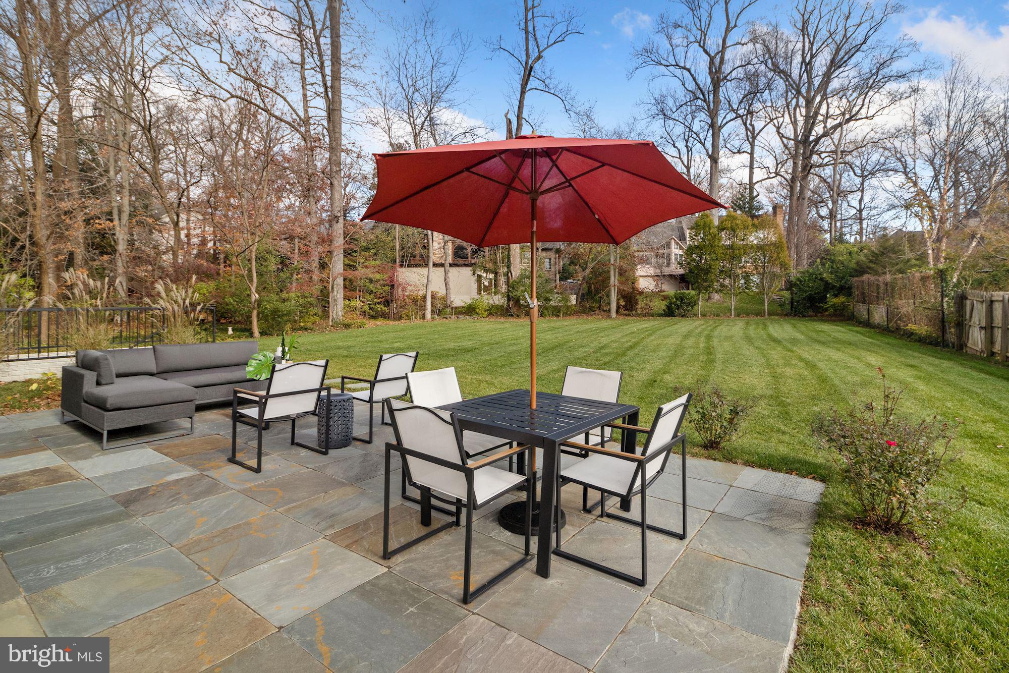 ENGLISH VILLAGE - Residential