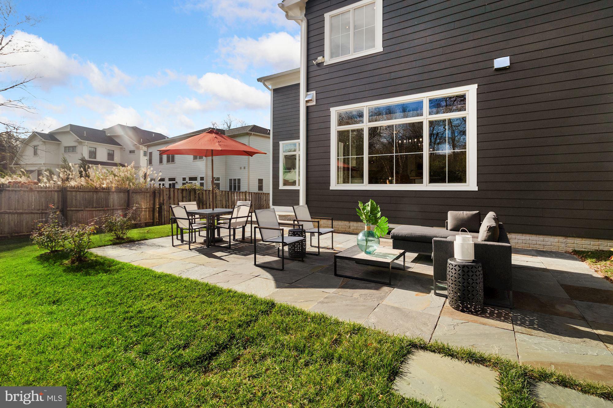 ENGLISH VILLAGE - Residential