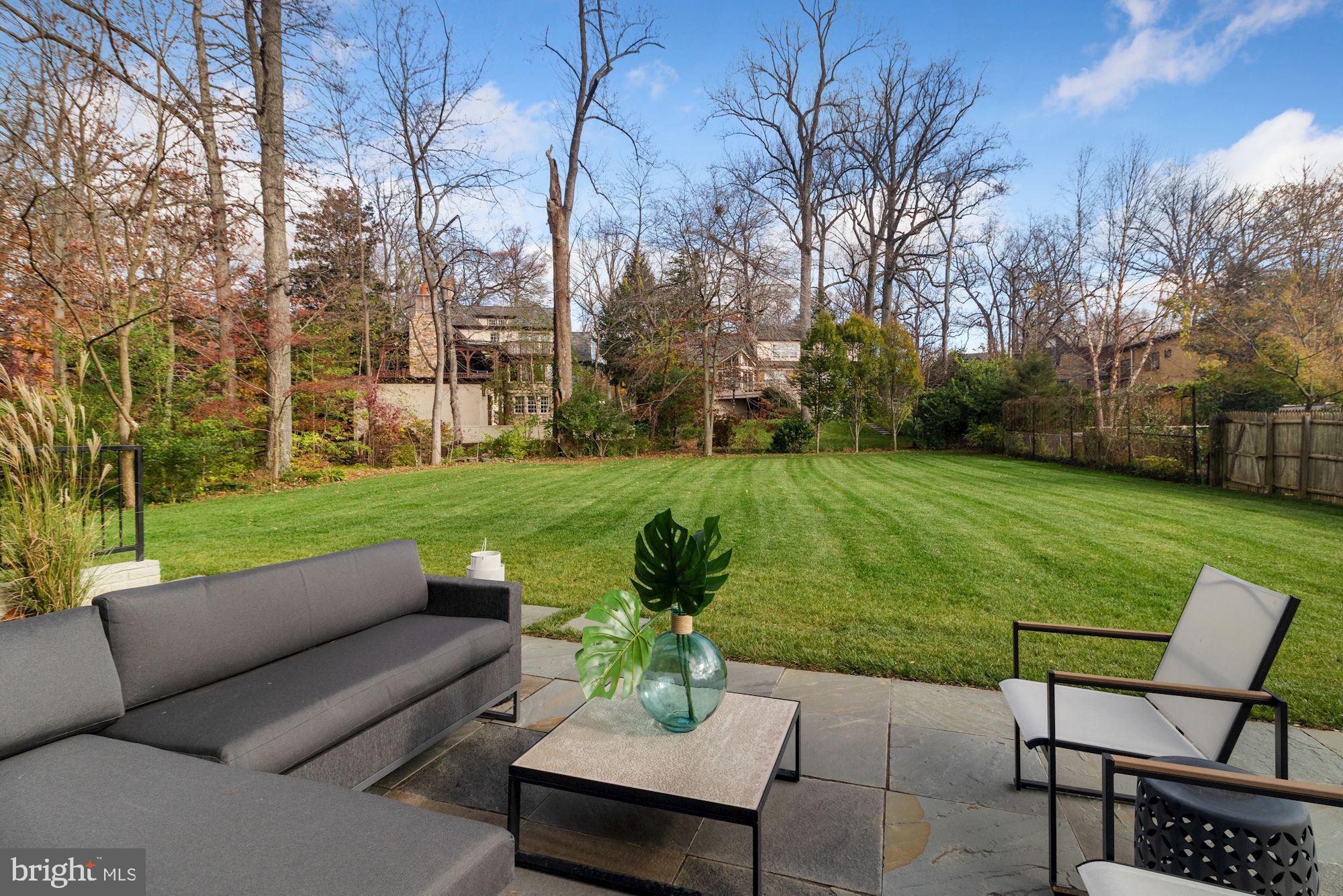 ENGLISH VILLAGE - Residential