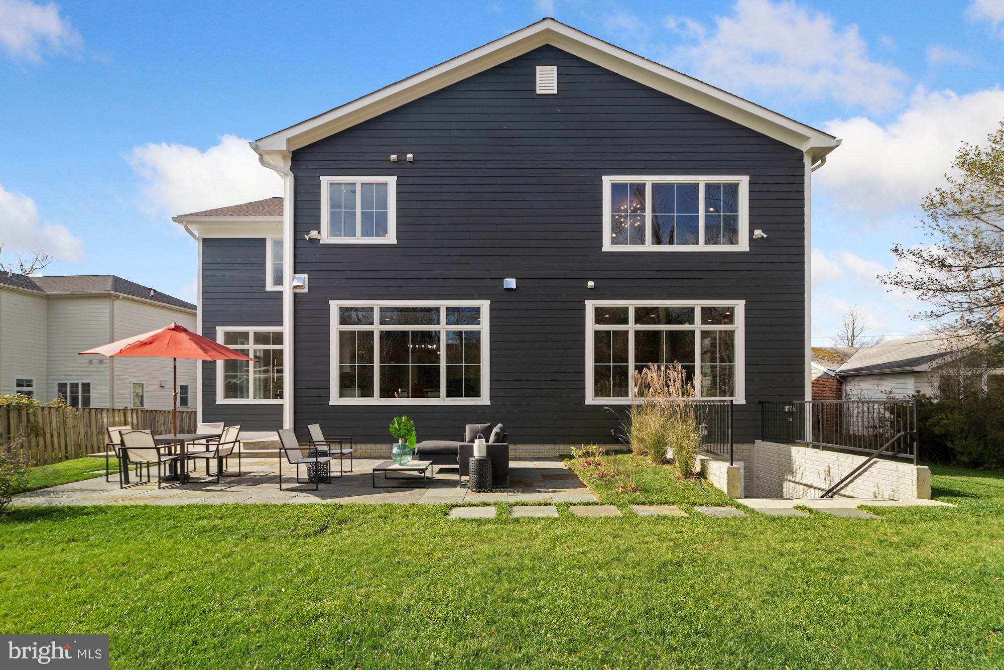 ENGLISH VILLAGE - Residential