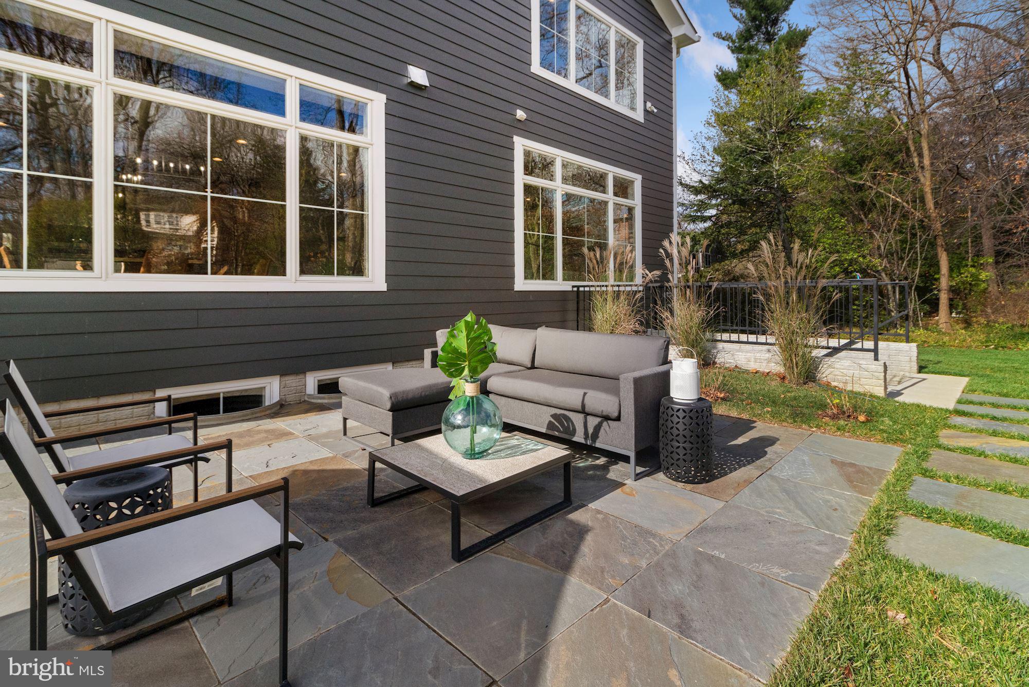 ENGLISH VILLAGE - Residential