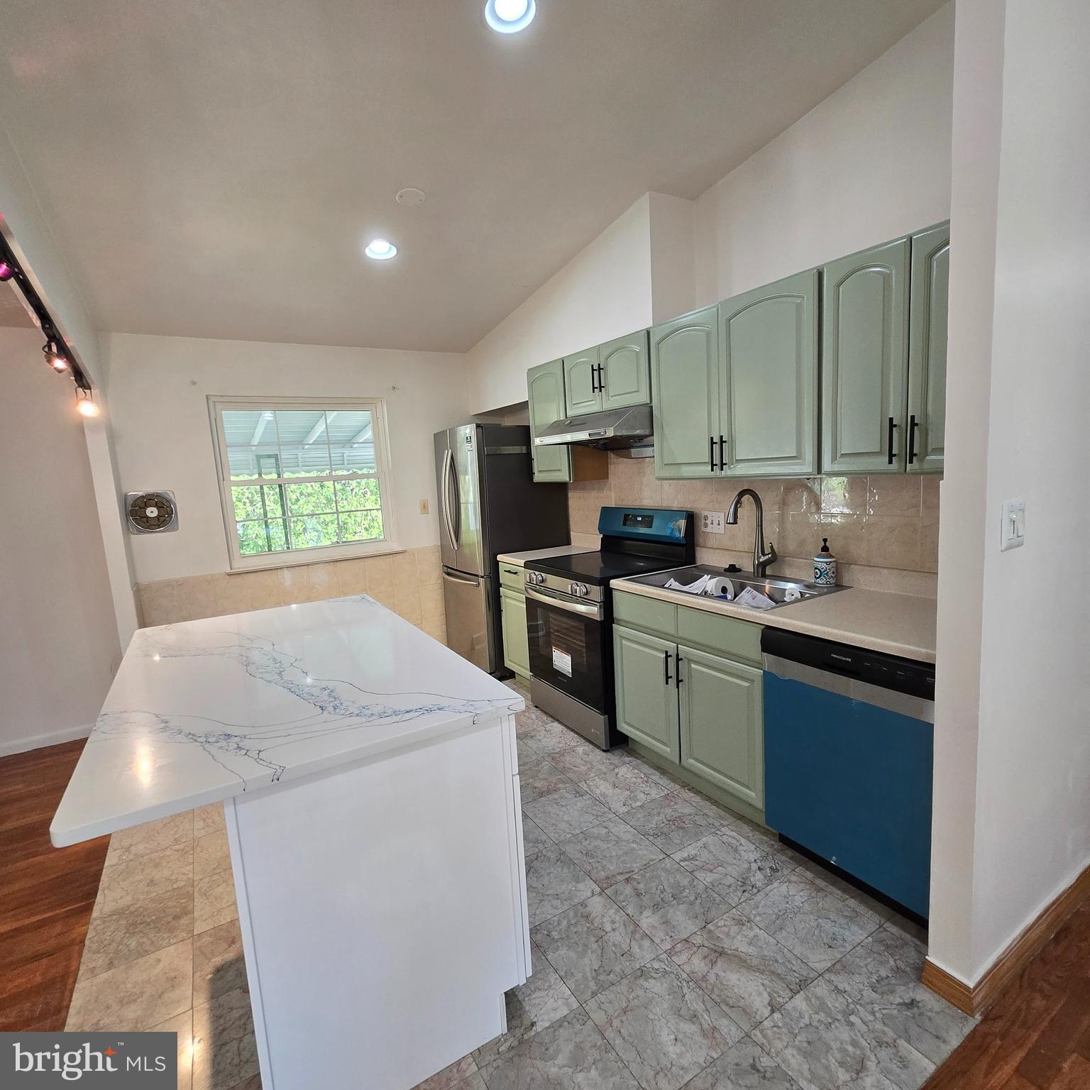 KINGS POINT - Residential