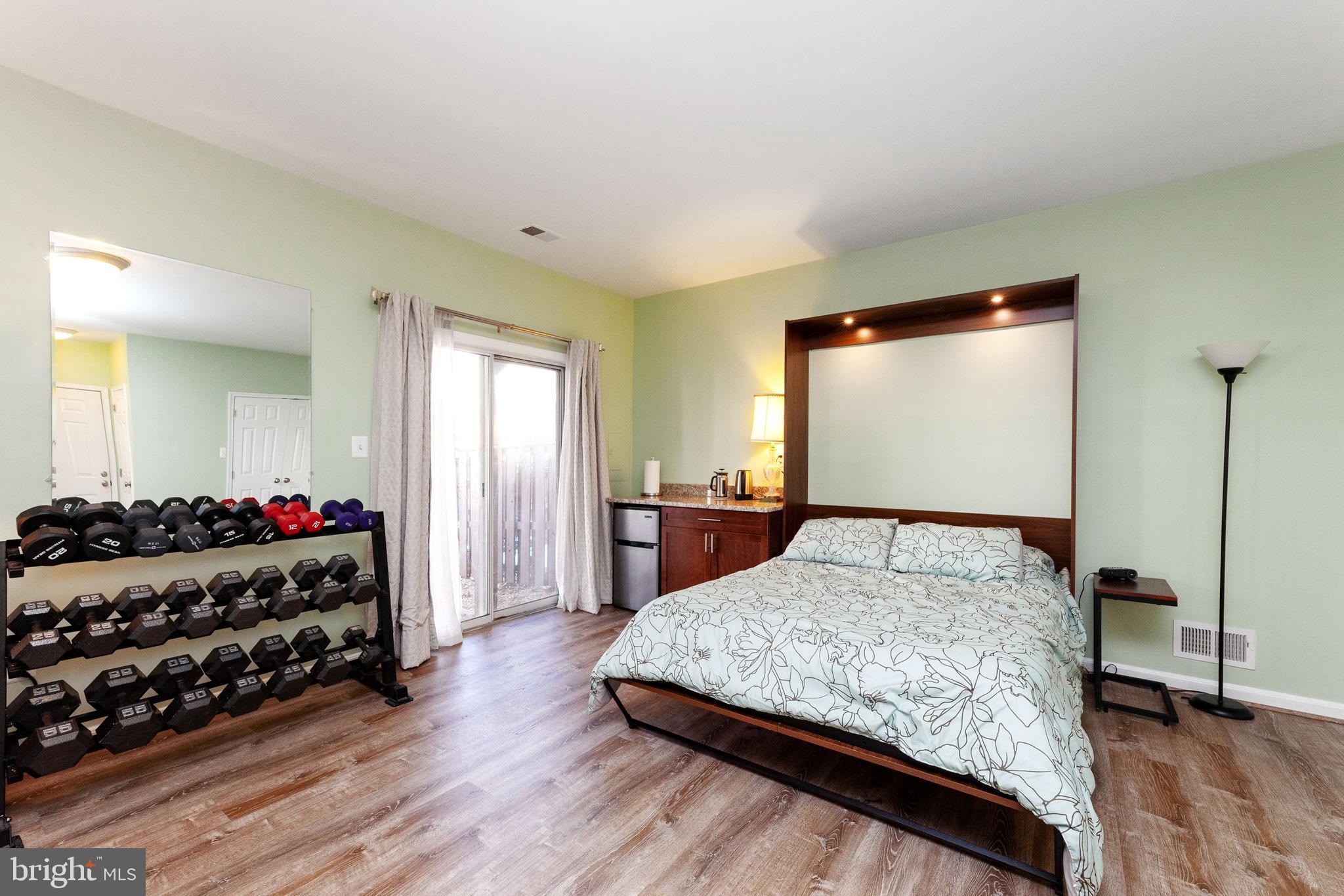 ISLAND CREEK - Residential