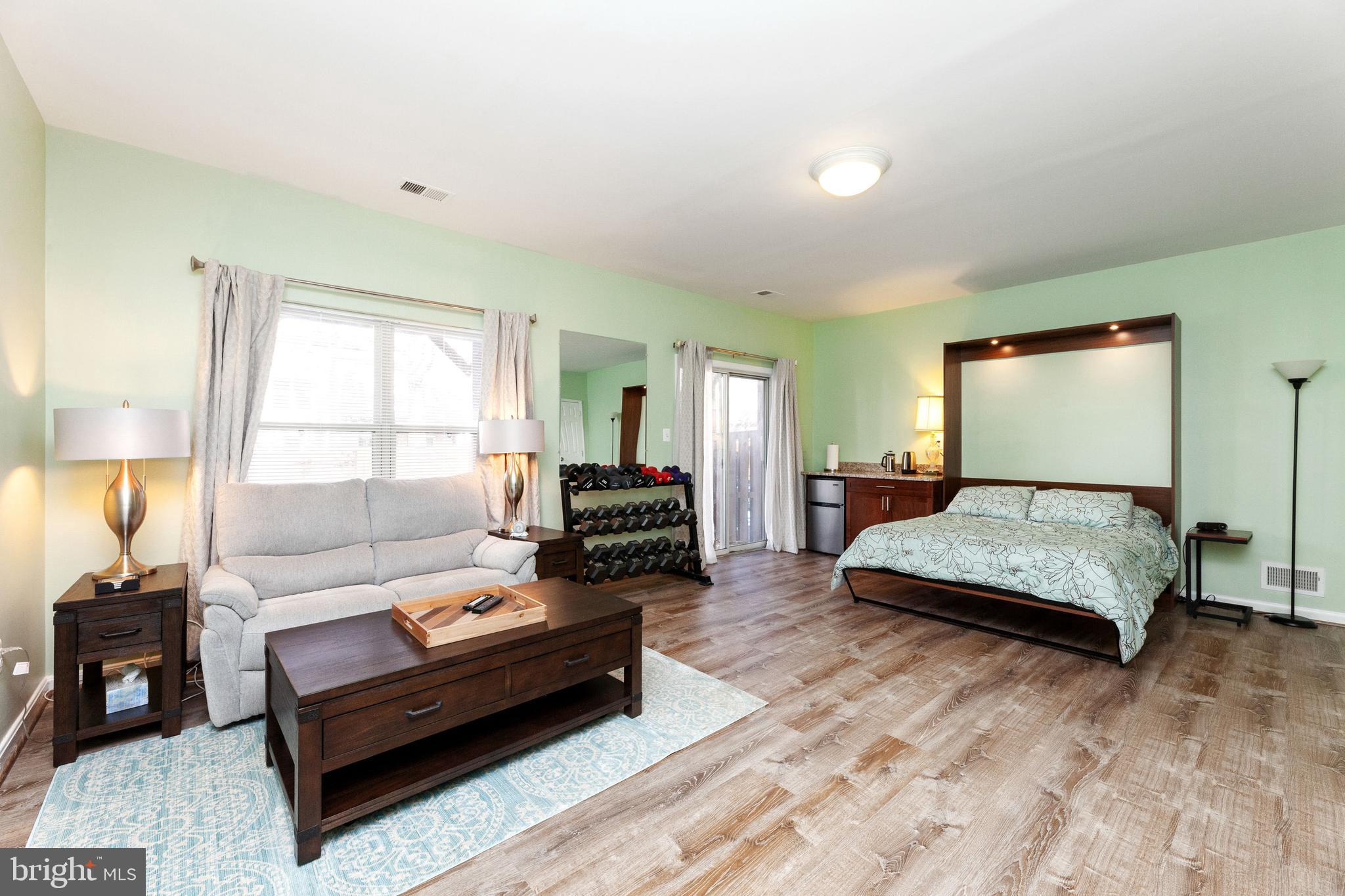 ISLAND CREEK - Residential