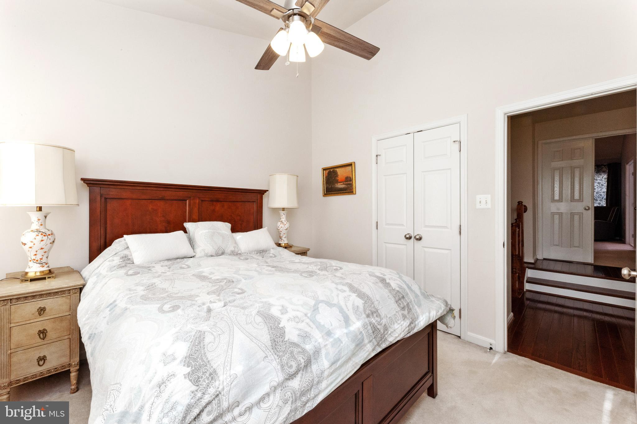 ISLAND CREEK - Residential