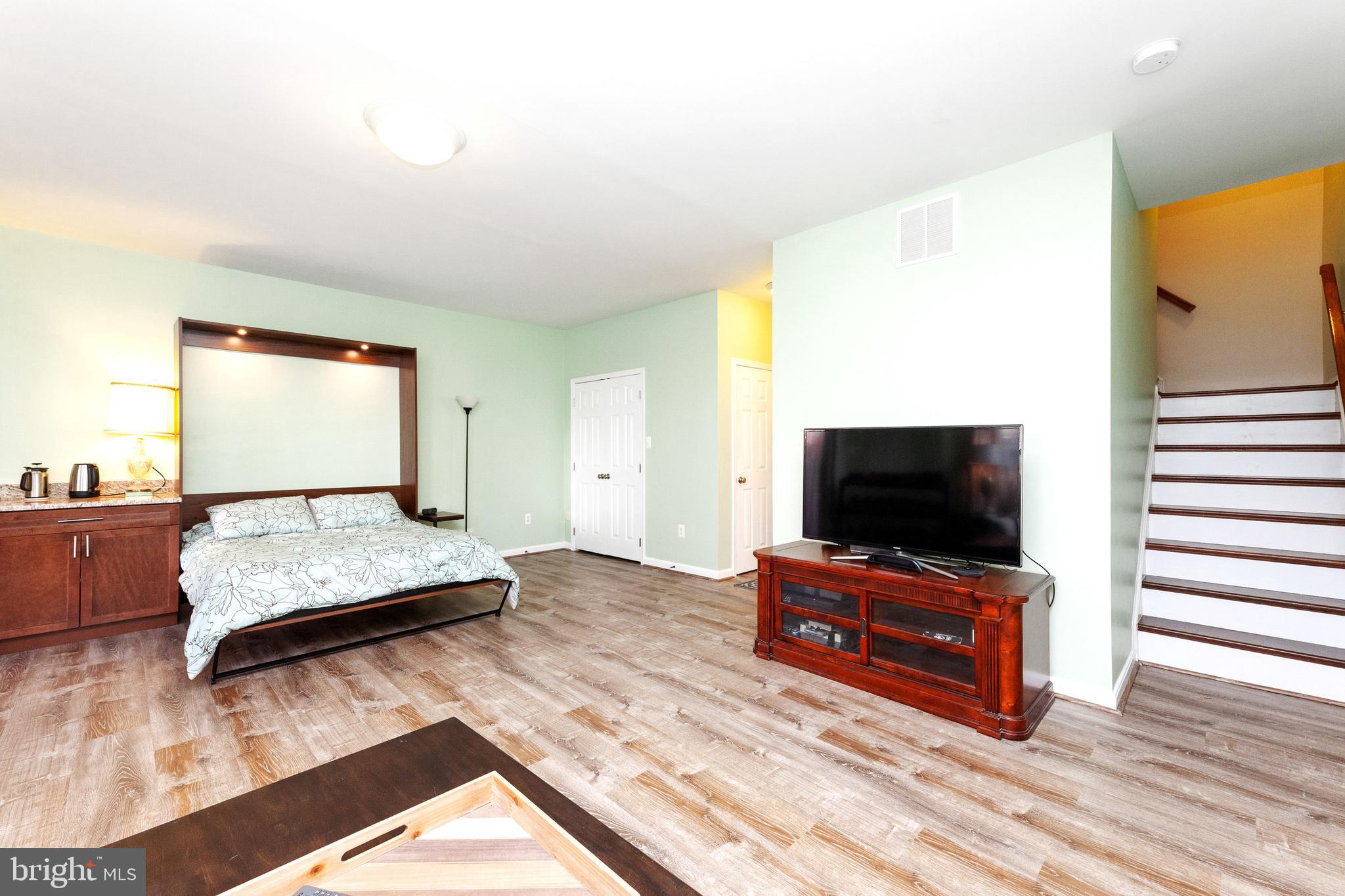 ISLAND CREEK - Residential