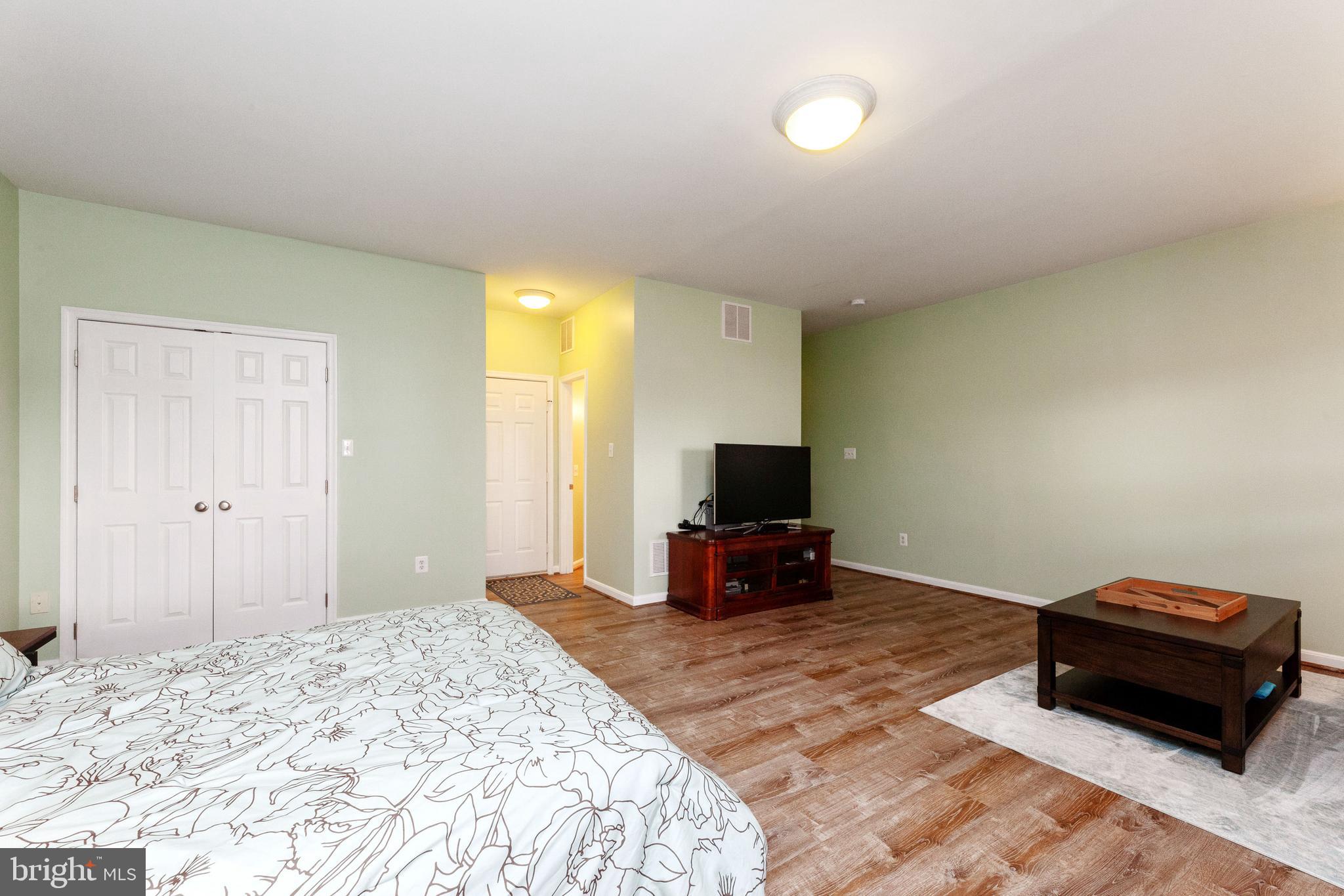 ISLAND CREEK - Residential