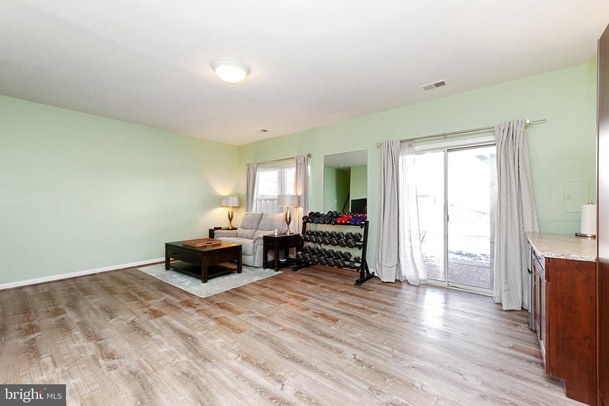 ISLAND CREEK - Residential