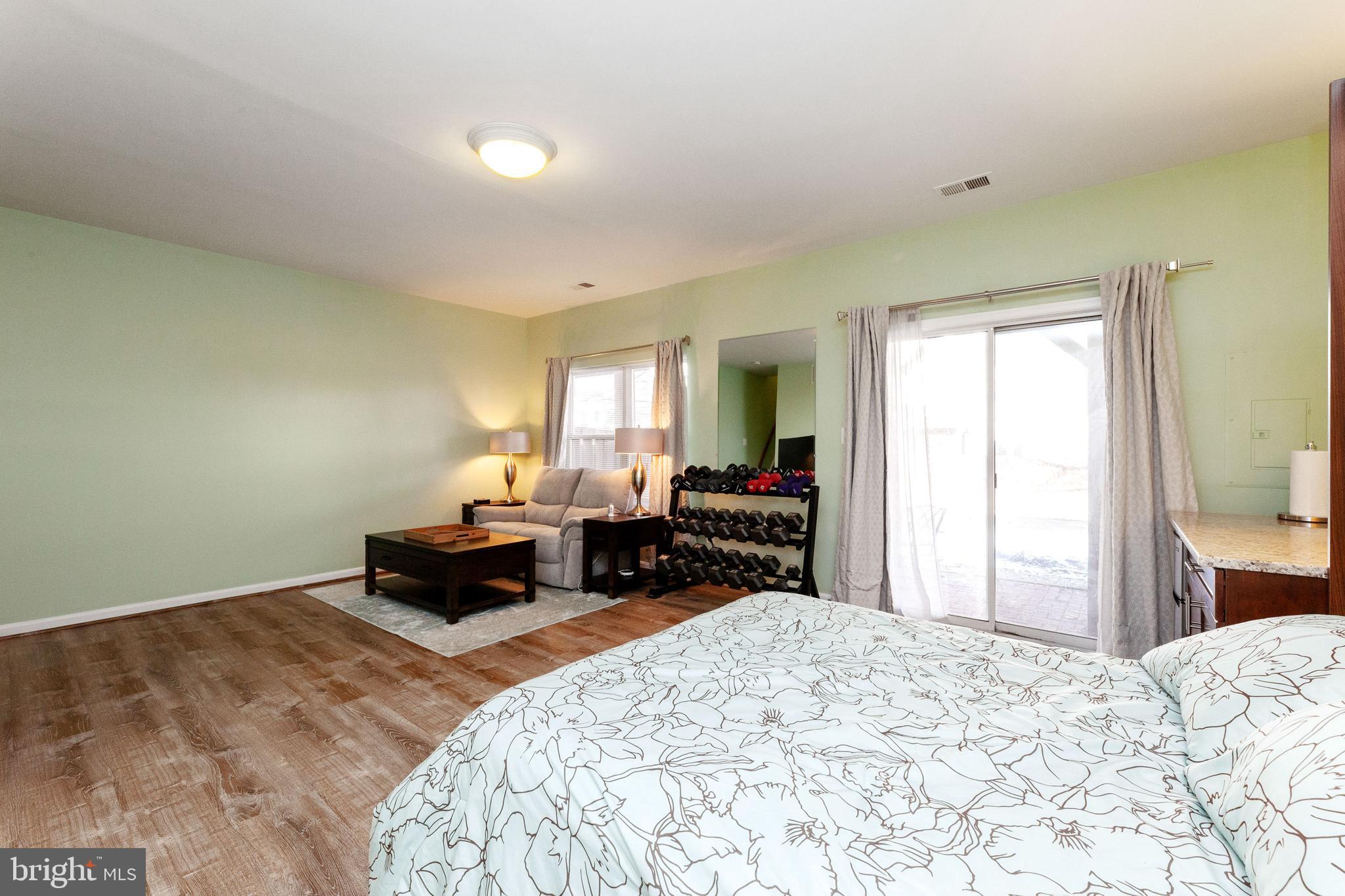 ISLAND CREEK - Residential