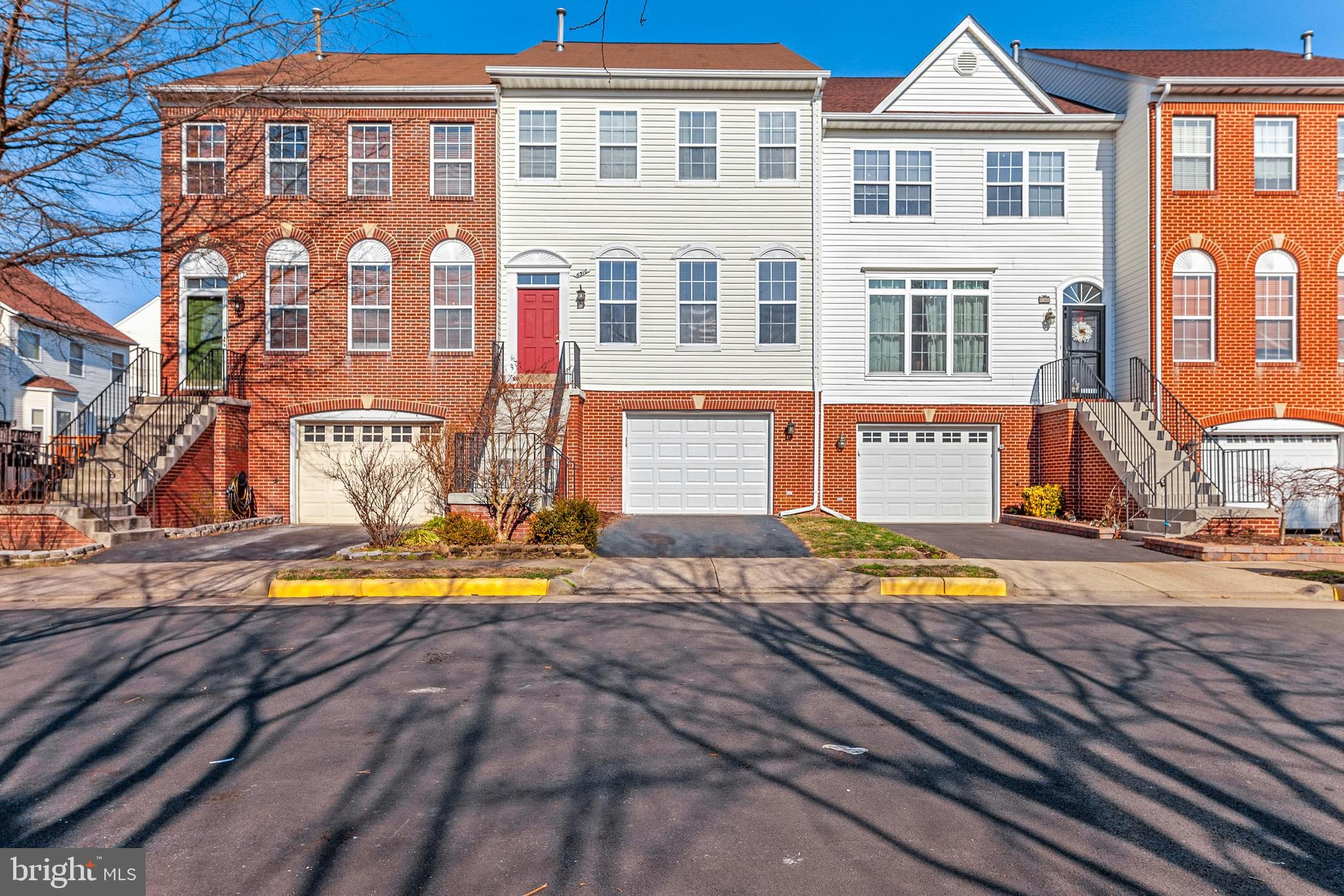 ISLAND CREEK - Residential