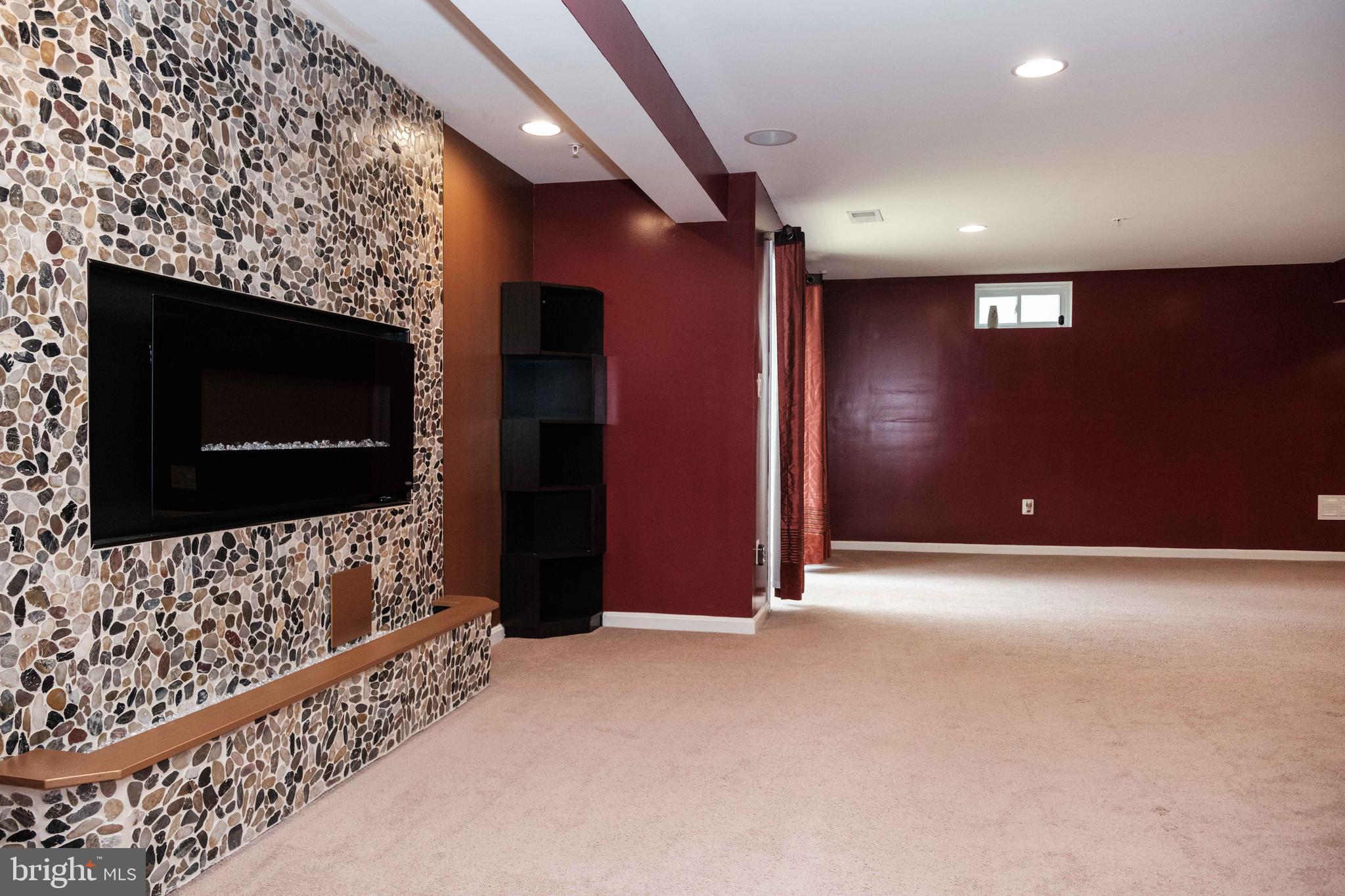 LEIGHLAND MEADOWS - Residential