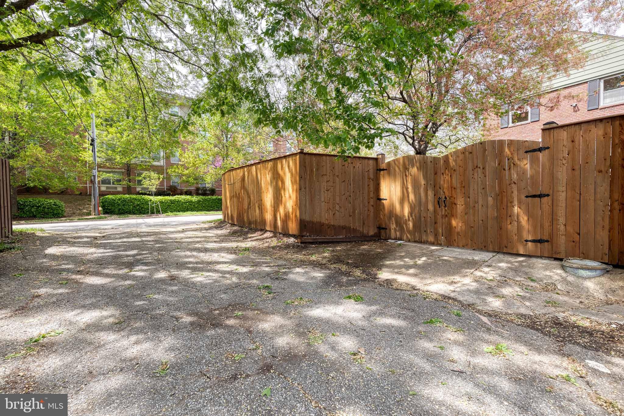 EDNOR GARDENS - LAKESIDE - Residential