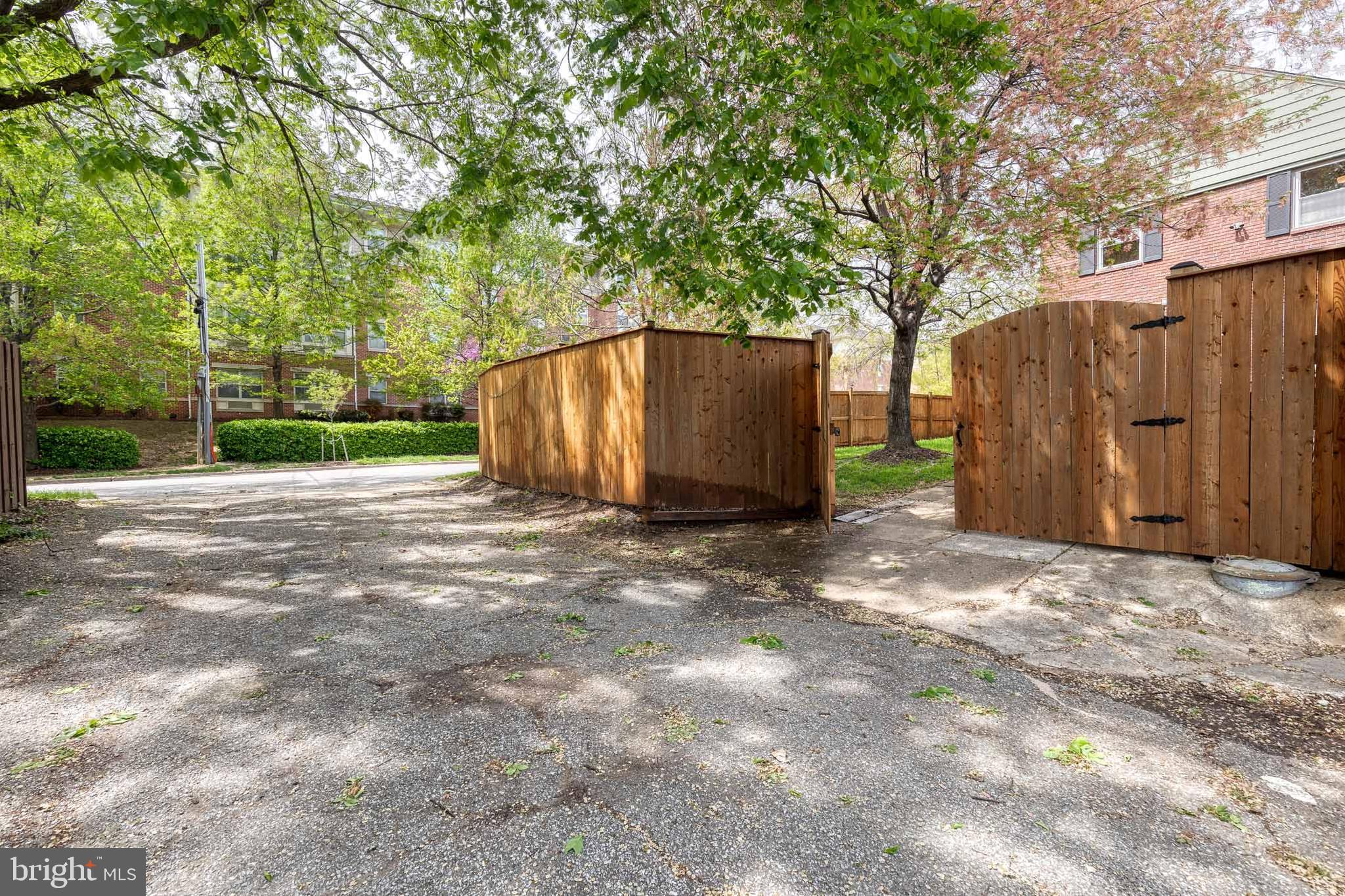 EDNOR GARDENS - LAKESIDE - Residential