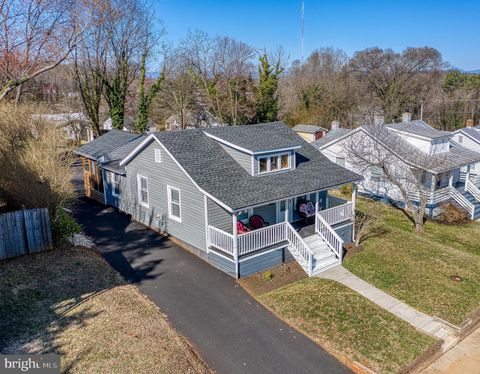 Photo of 300 Belleview Avenue, ORANGE, VA 22960 (MLS # VAOR2013498)