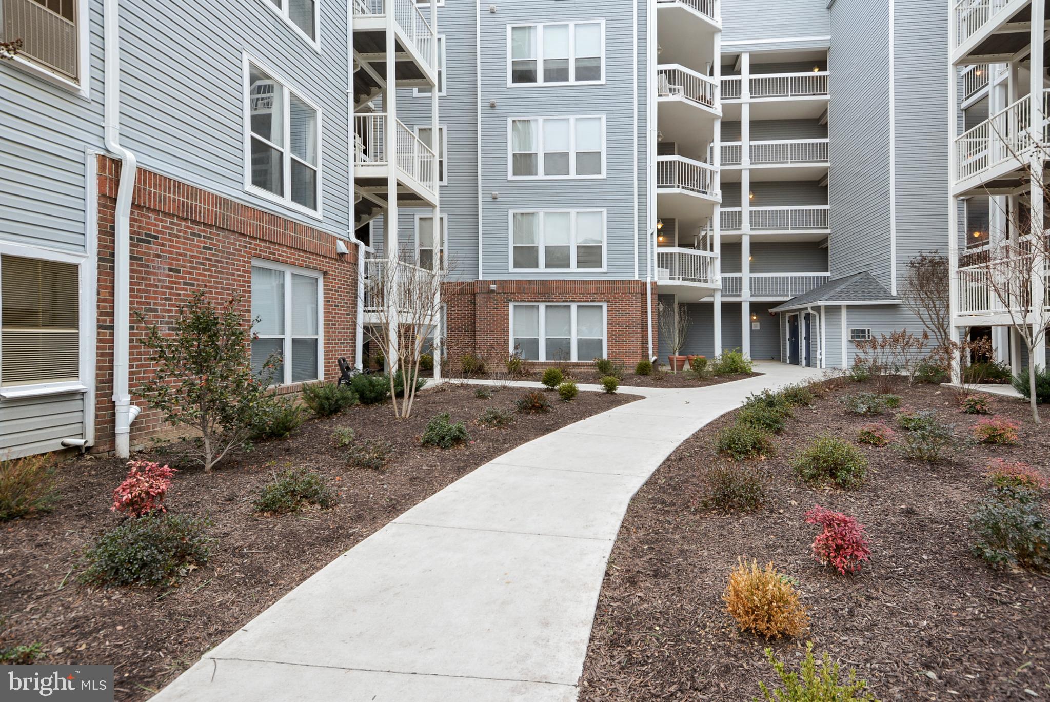 THE FOUR WINDS AT OAKTON - Residential
