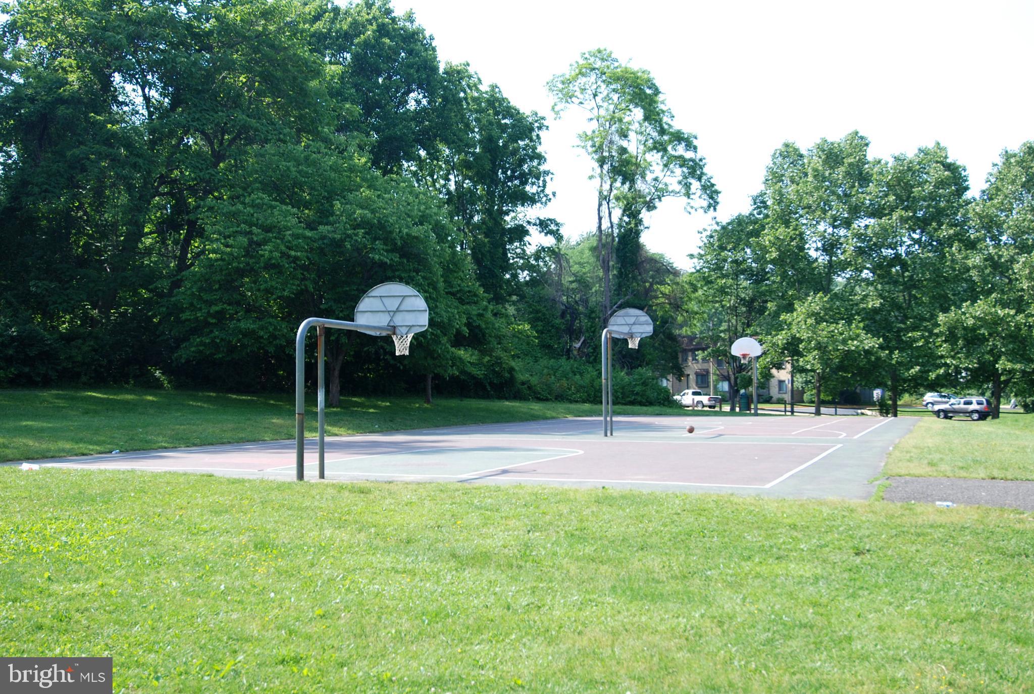 THE FOUR WINDS AT OAKTON - Residential