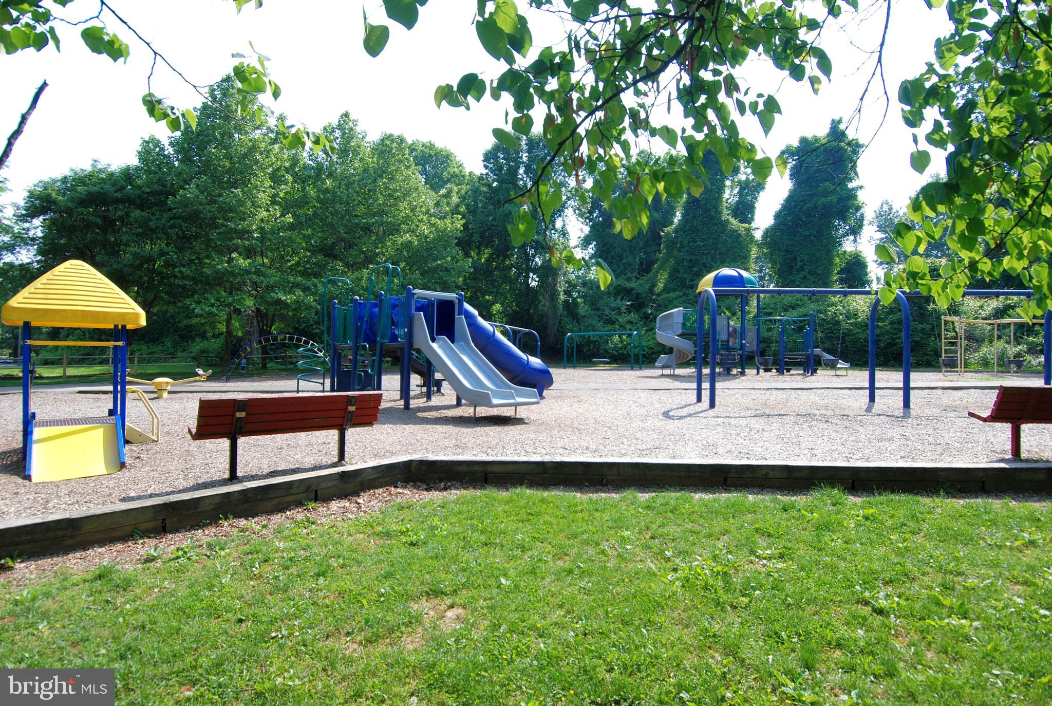 THE FOUR WINDS AT OAKTON - Residential