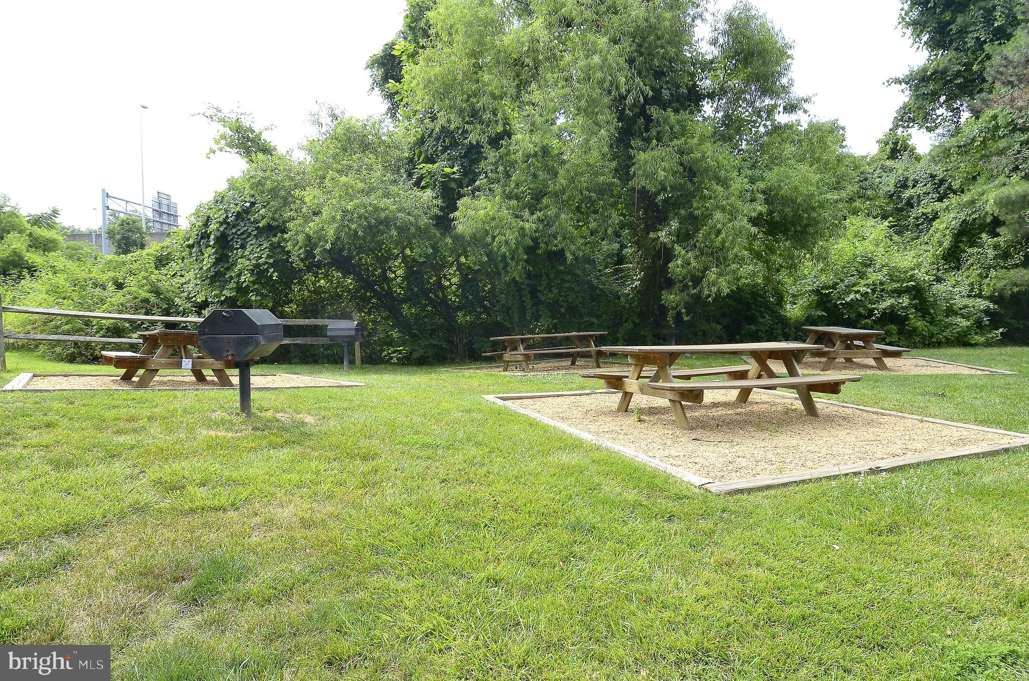 THE FOUR WINDS AT OAKTON - Residential