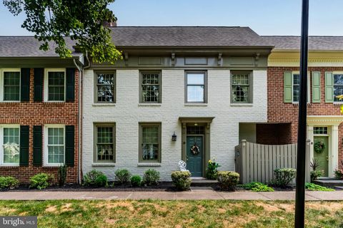 19 KENSINGTON SQUARE MECHANICSBURG PA 17050