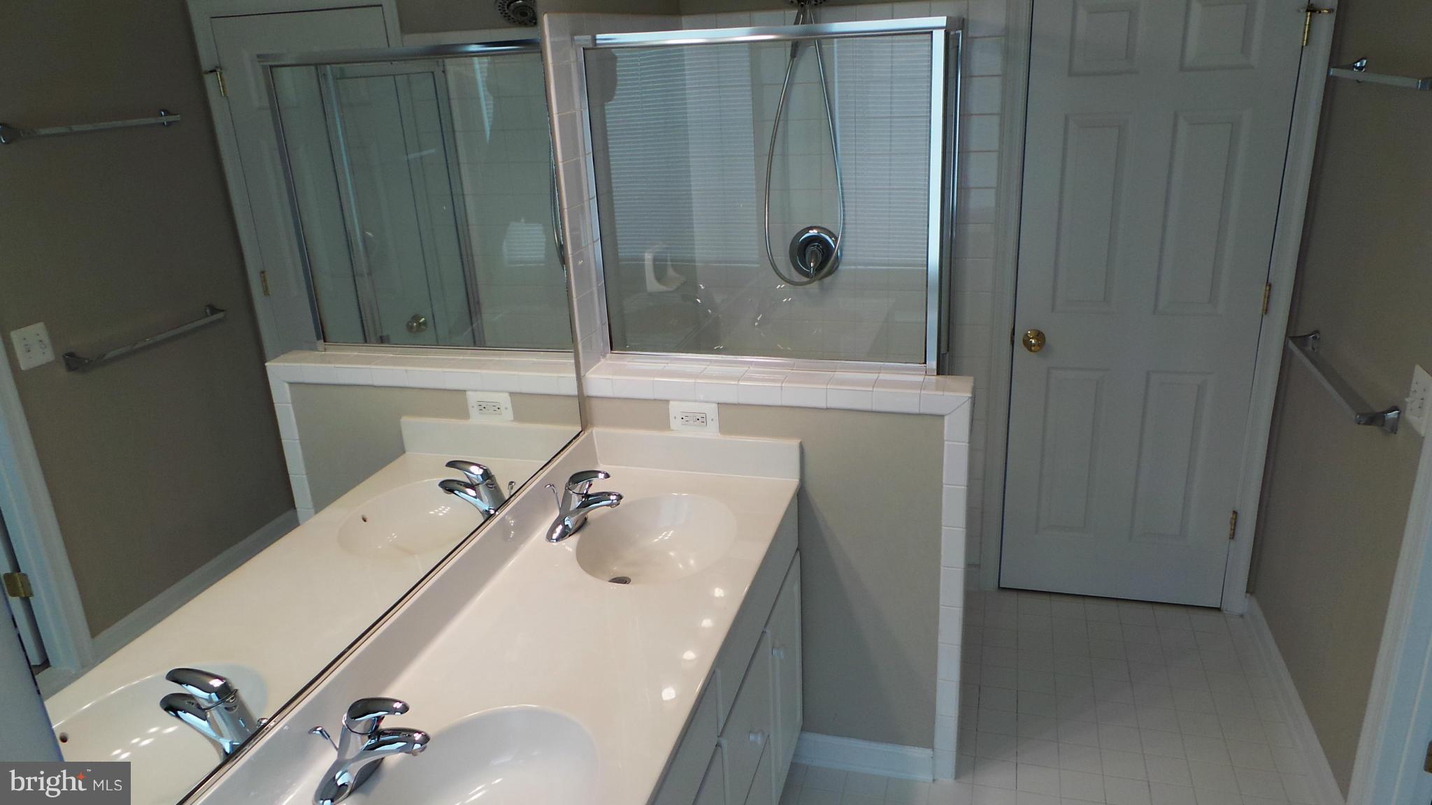 LAUREL HILL LANDBAY - Residential Lease