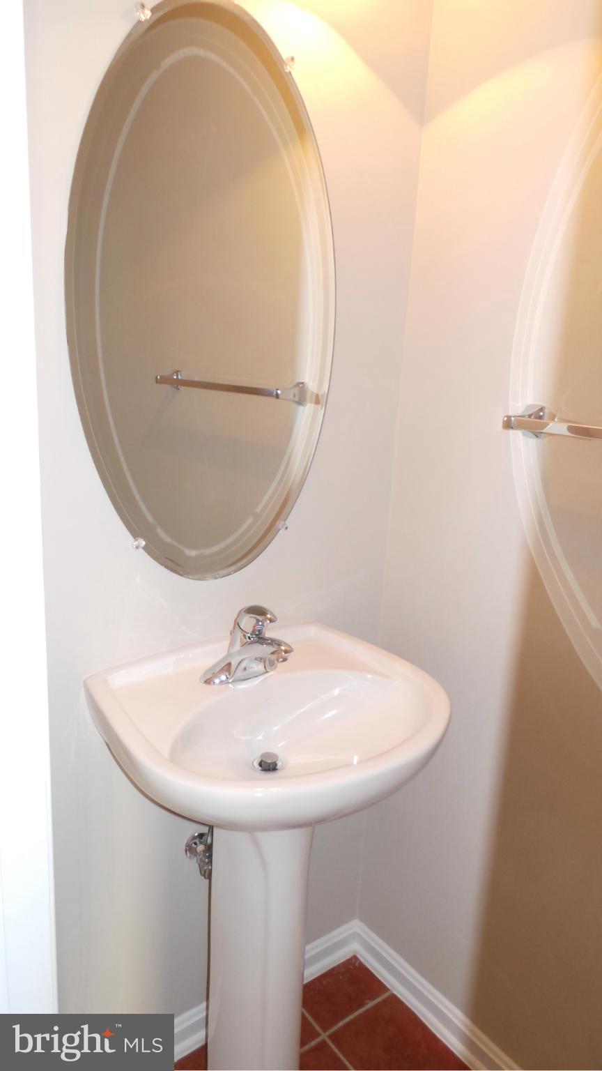 LAUREL HILL LANDBAY - Residential Lease