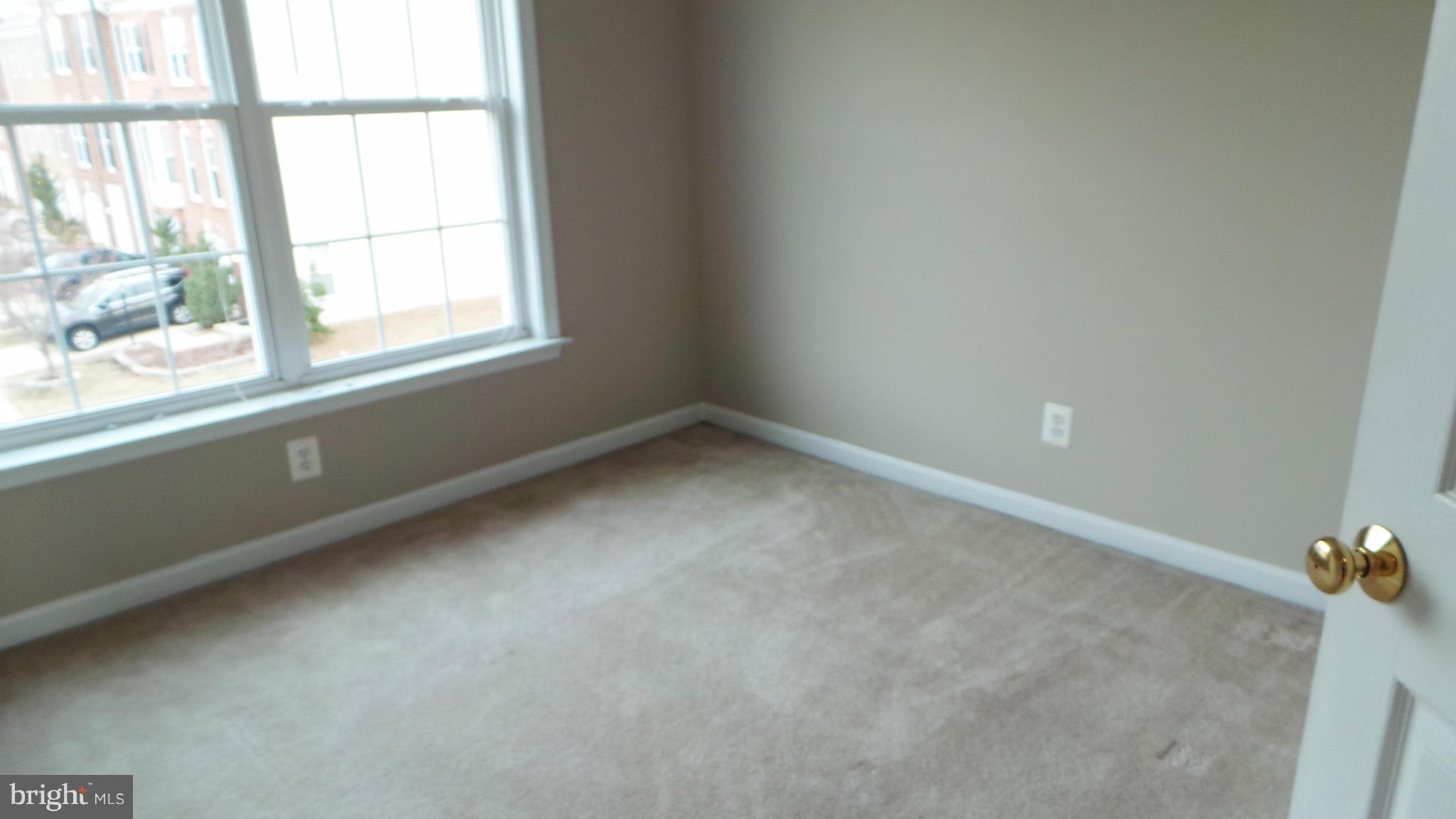 LAUREL HILL LANDBAY - Residential Lease