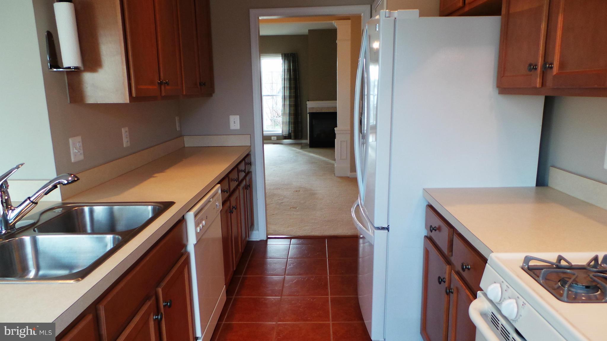 LAUREL HILL LANDBAY - Residential Lease