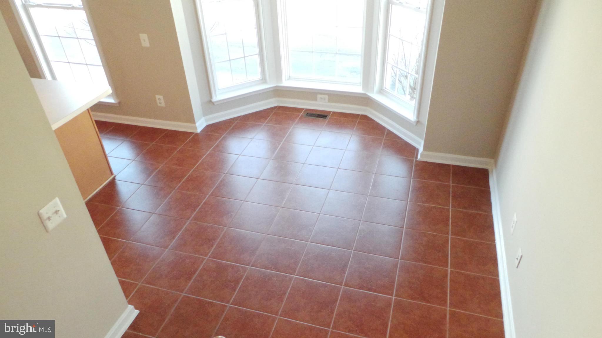 LAUREL HILL LANDBAY - Residential Lease