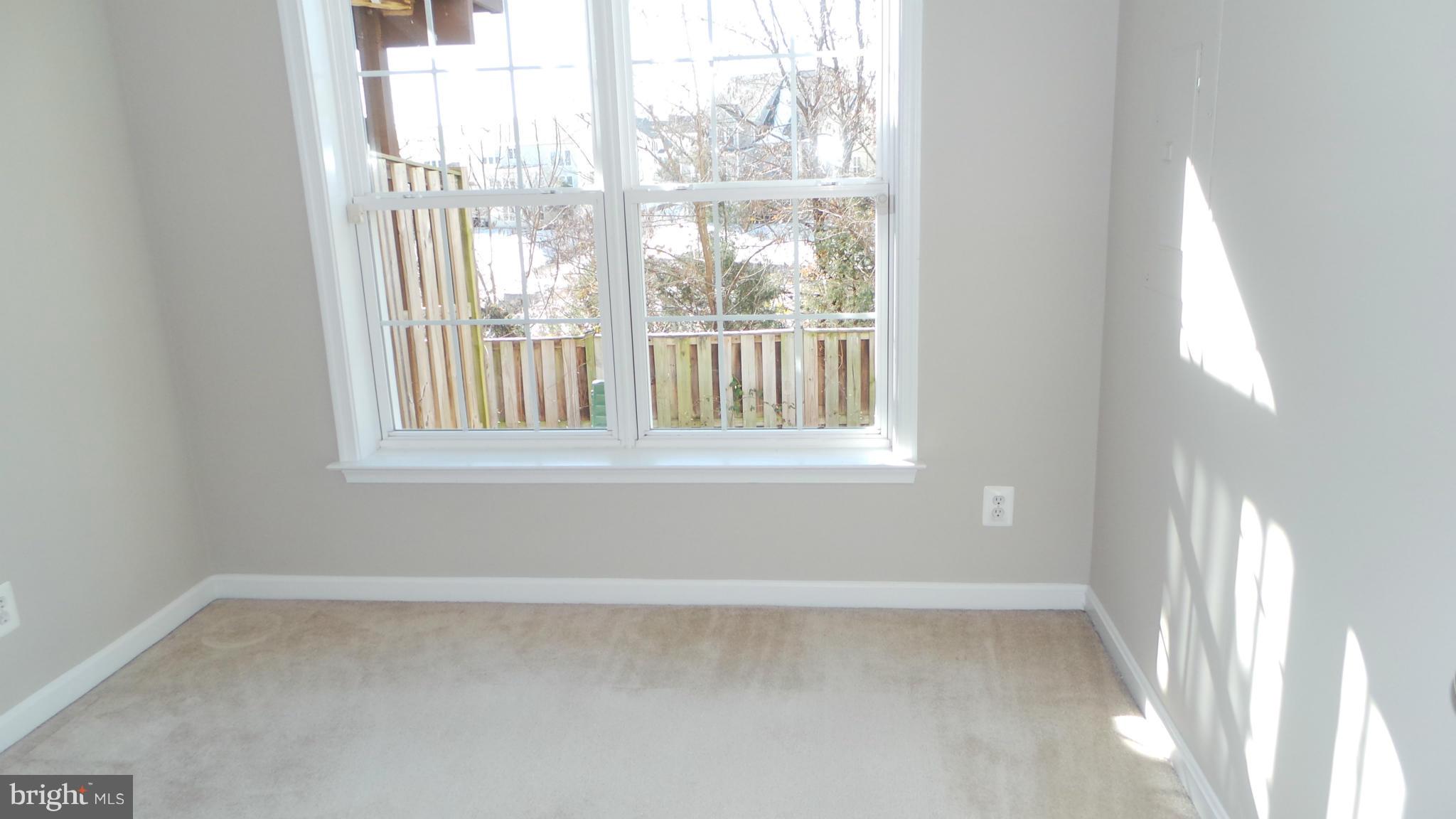 LAUREL HILL LANDBAY - Residential Lease