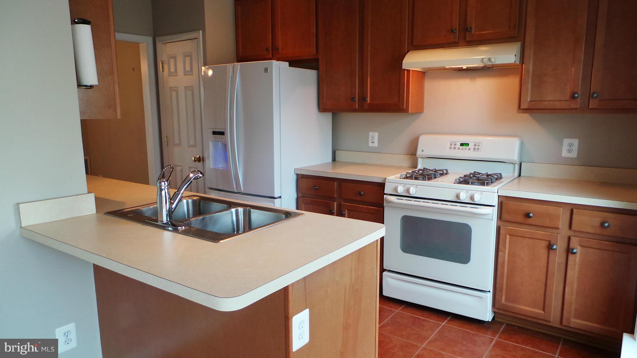 LAUREL HILL LANDBAY - Residential Lease