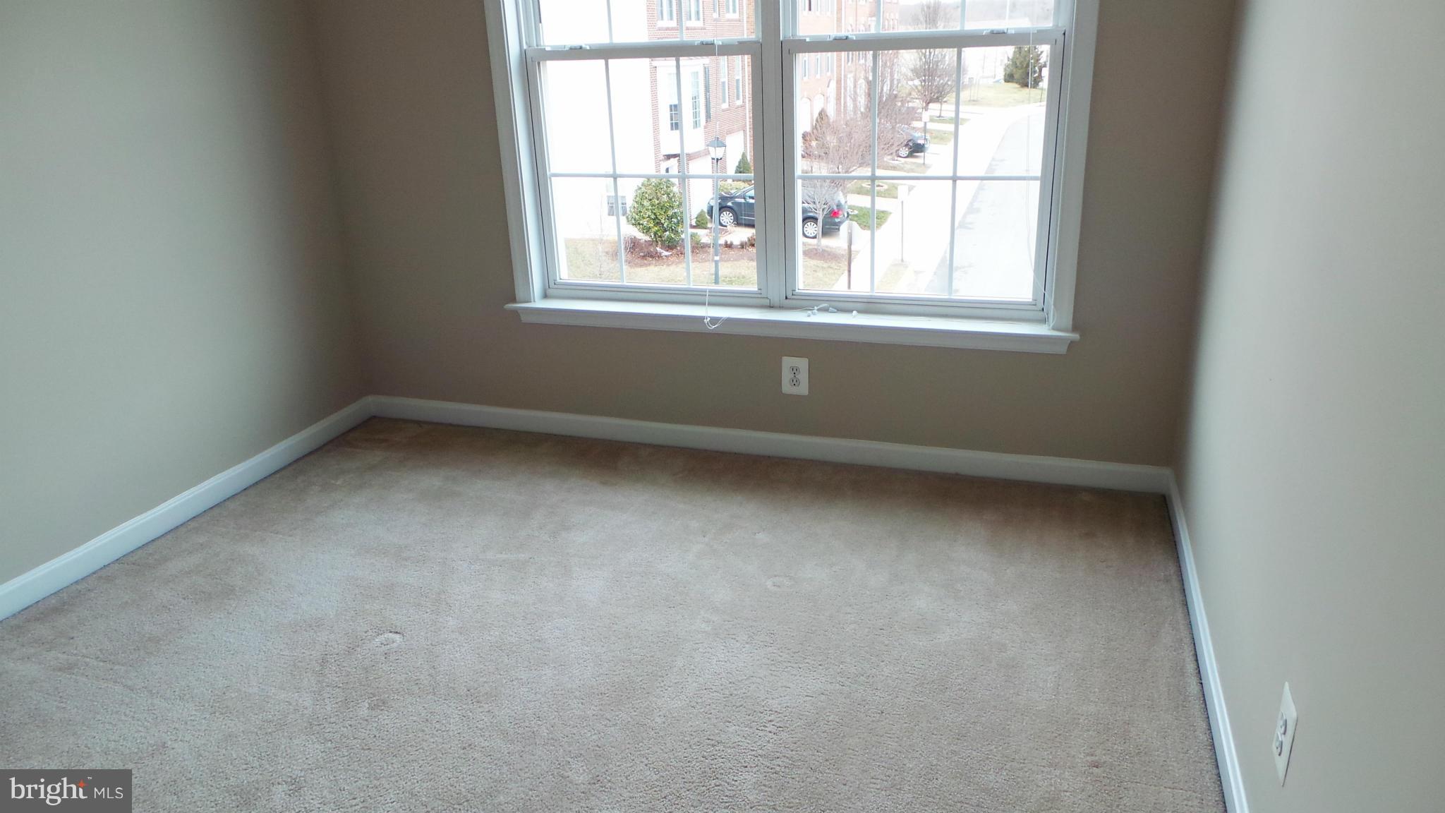 LAUREL HILL LANDBAY - Residential Lease