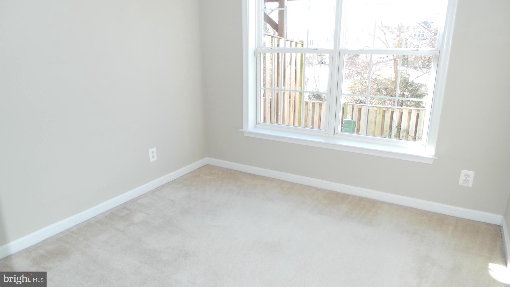 LAUREL HILL LANDBAY - Residential Lease