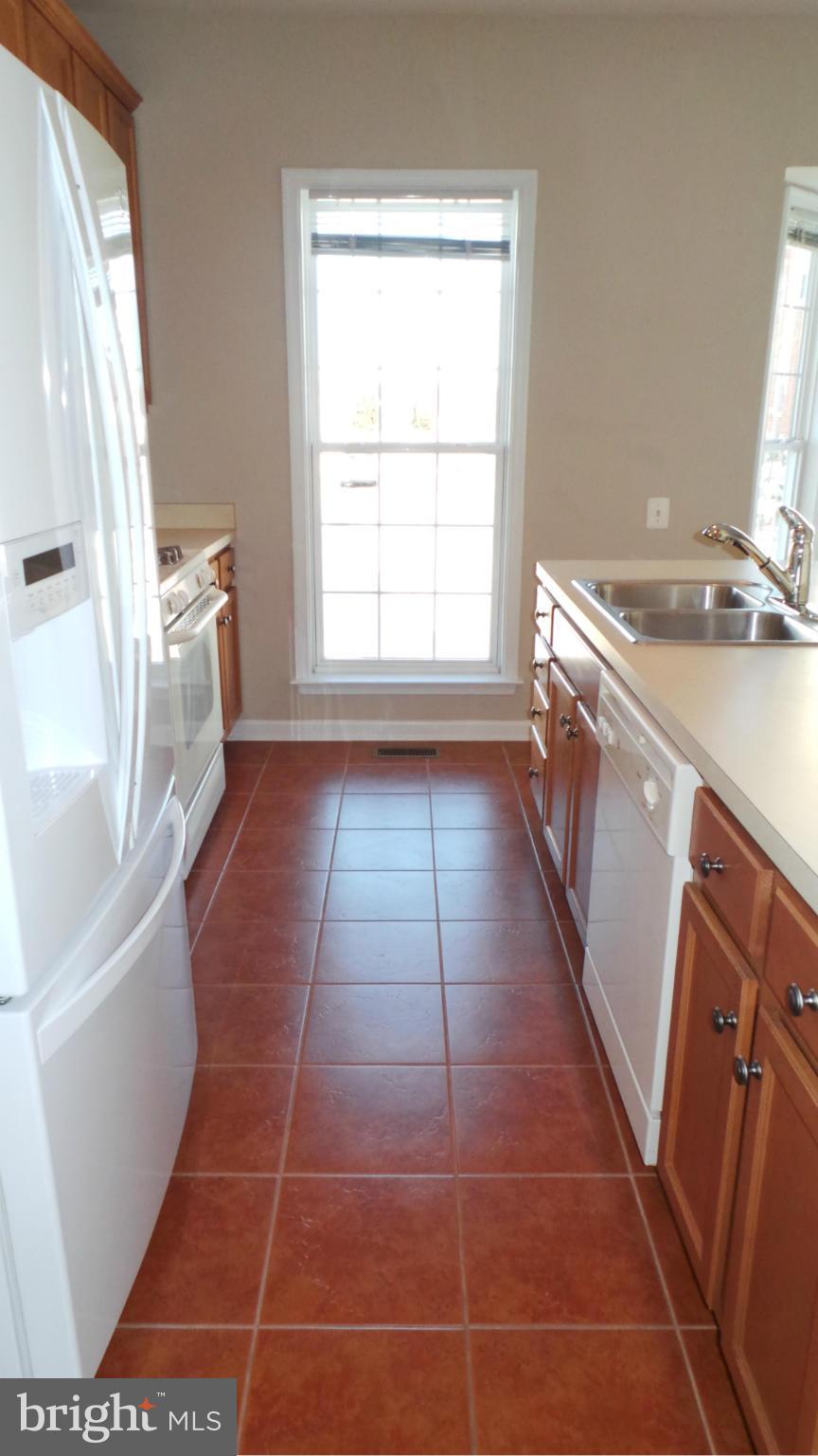 LAUREL HILL LANDBAY - Residential Lease