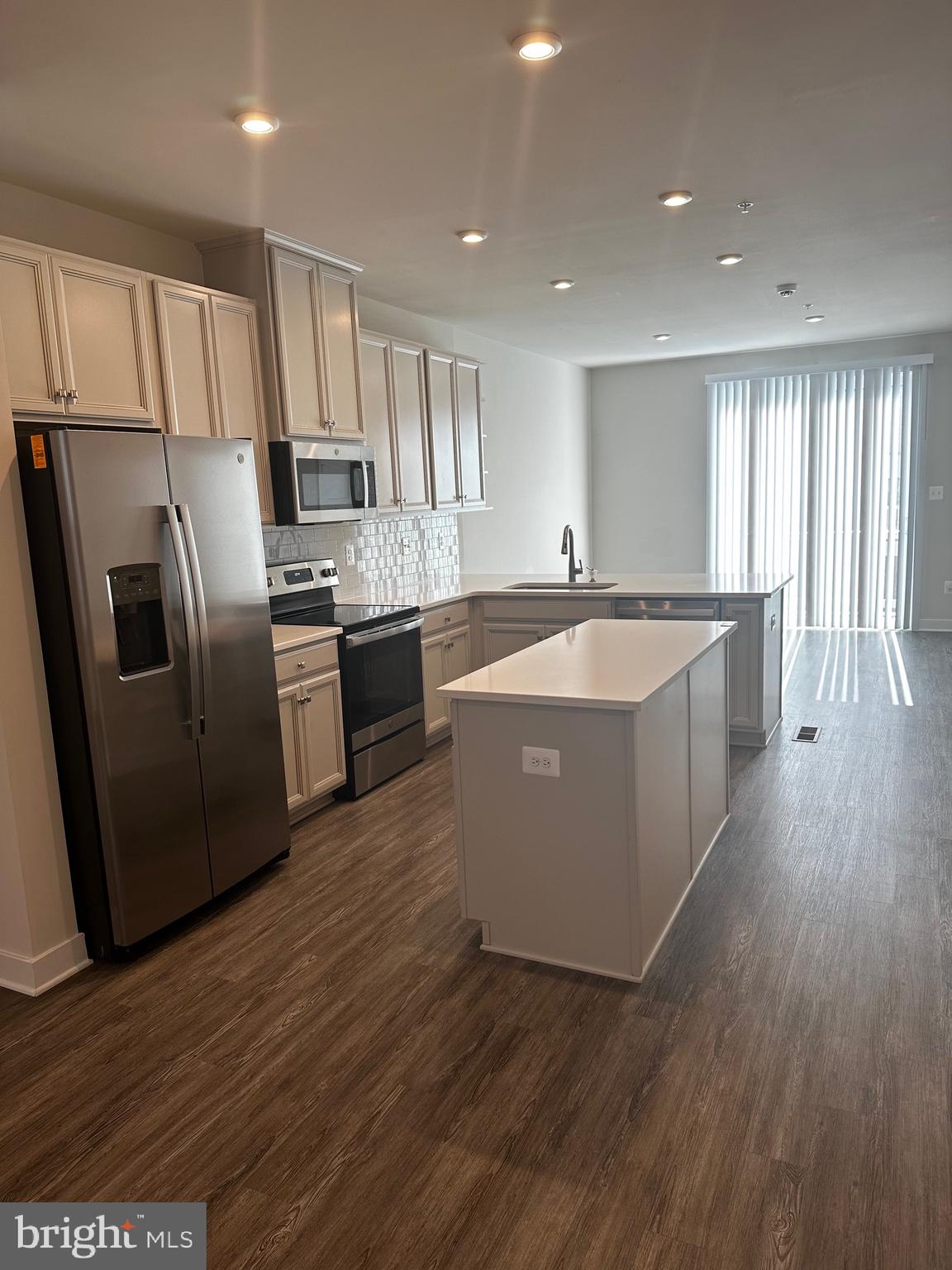 TANYARD SHORES - Residential Lease