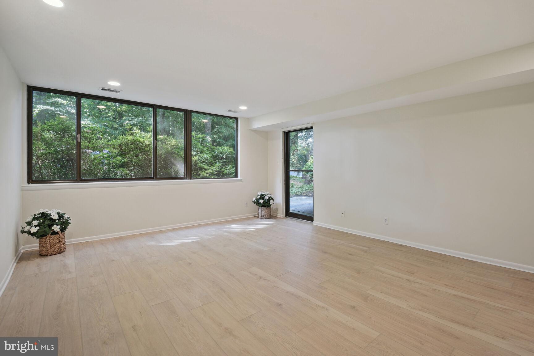 SUMNER VILLAGE - Residential