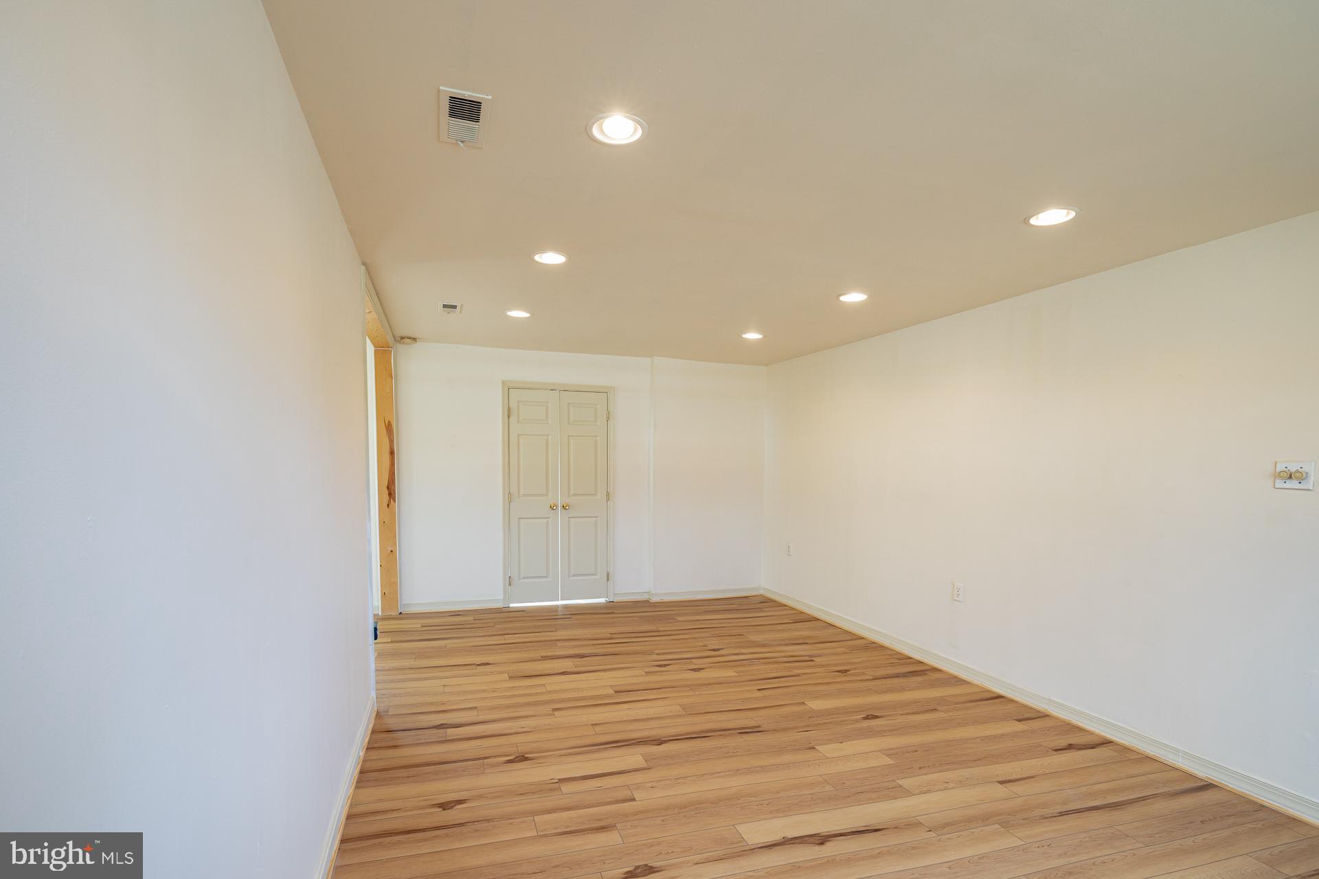 LONGVIEW BEACH - Residential