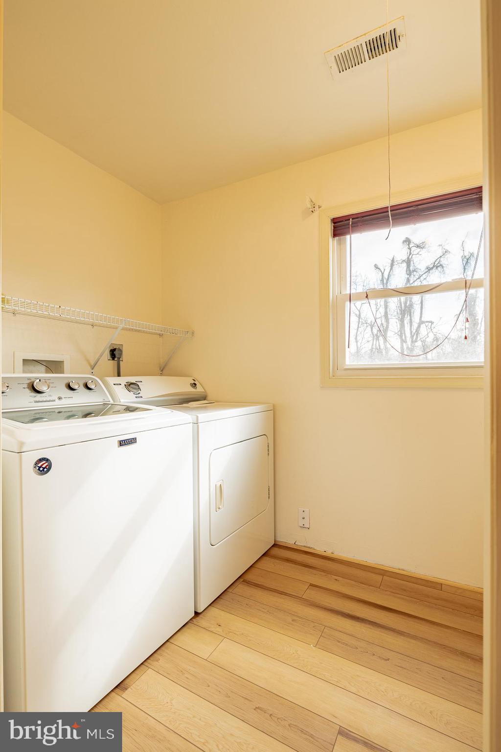 LONGVIEW BEACH - Residential