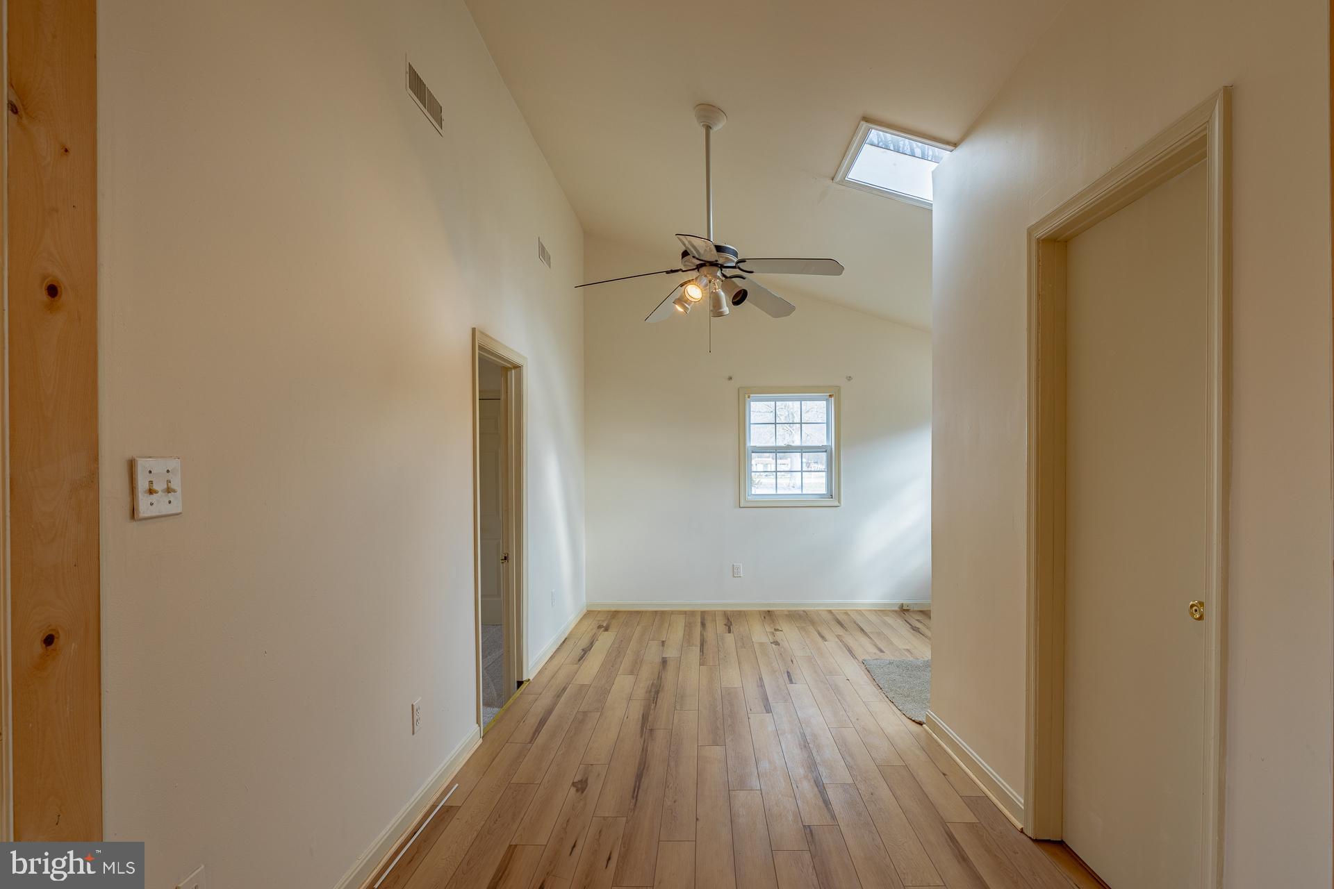 LONGVIEW BEACH - Residential