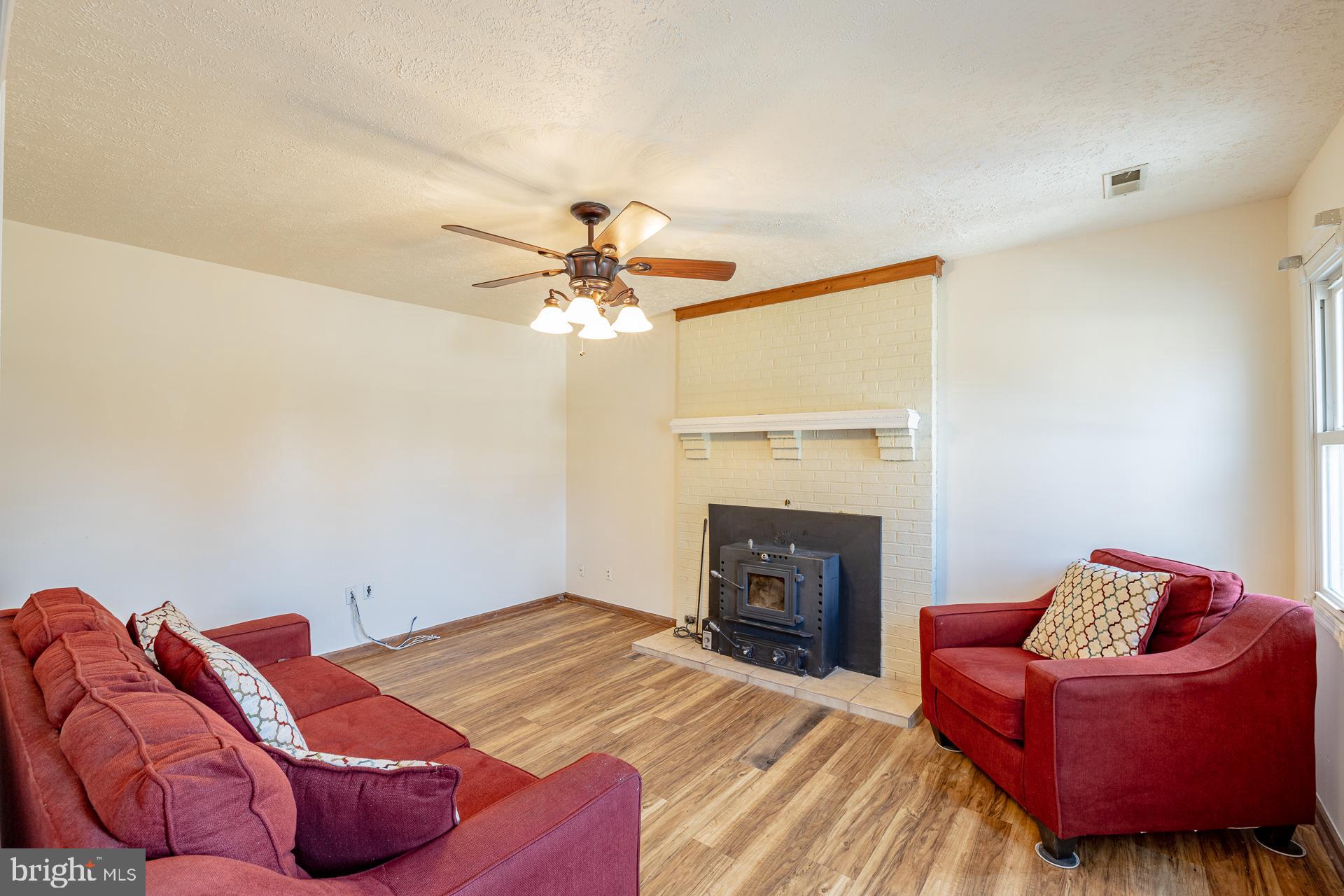 LONGVIEW BEACH - Residential