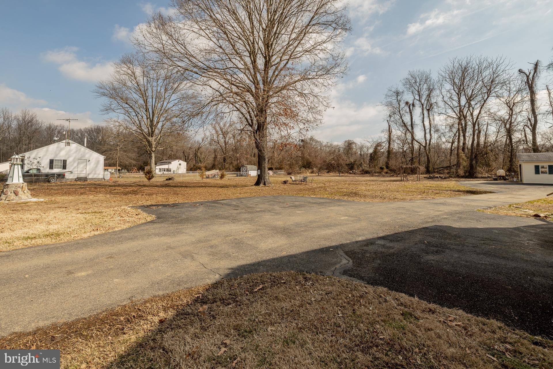 LONGVIEW BEACH - Residential