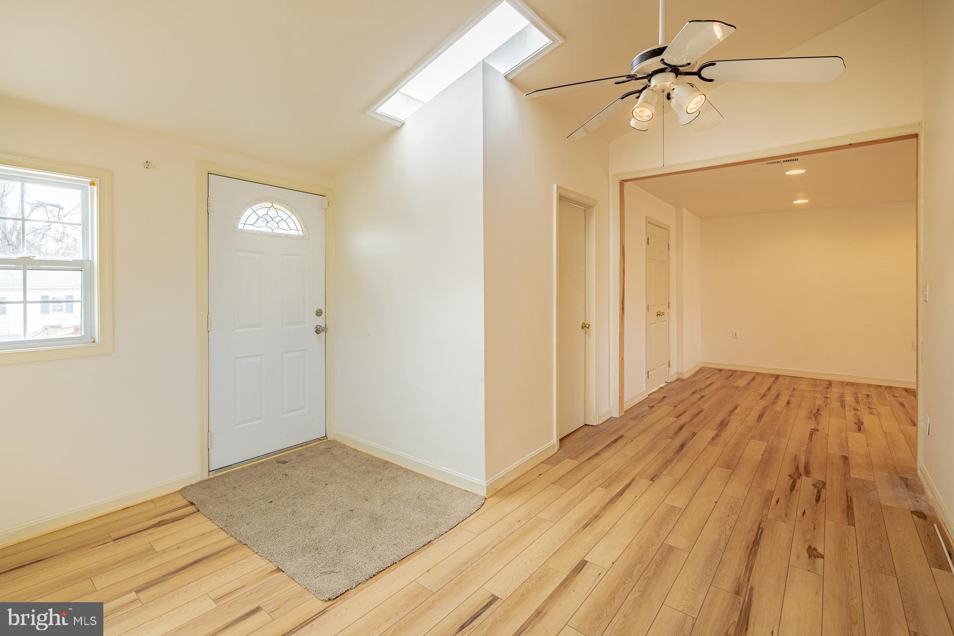 LONGVIEW BEACH - Residential