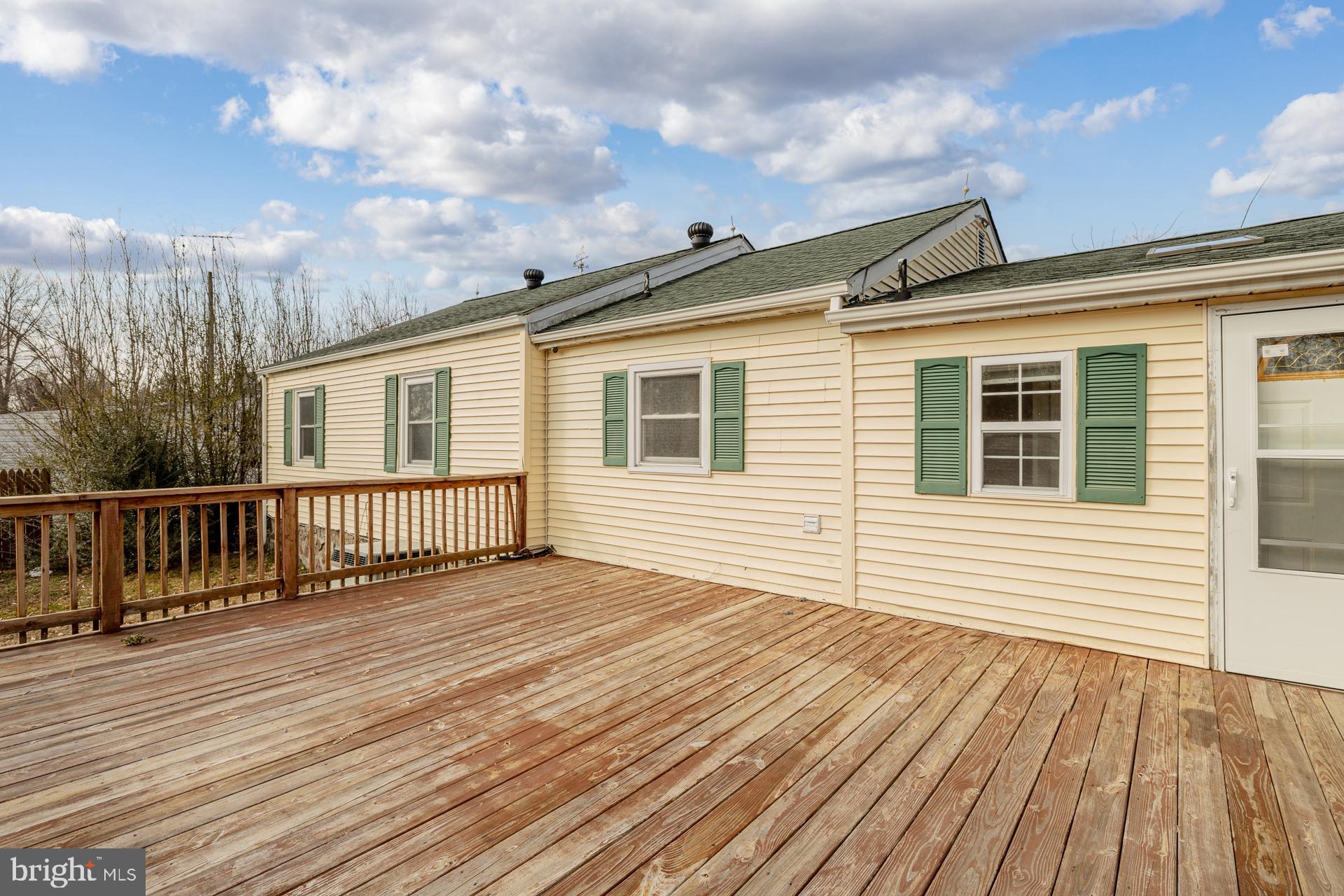 LONGVIEW BEACH - Residential