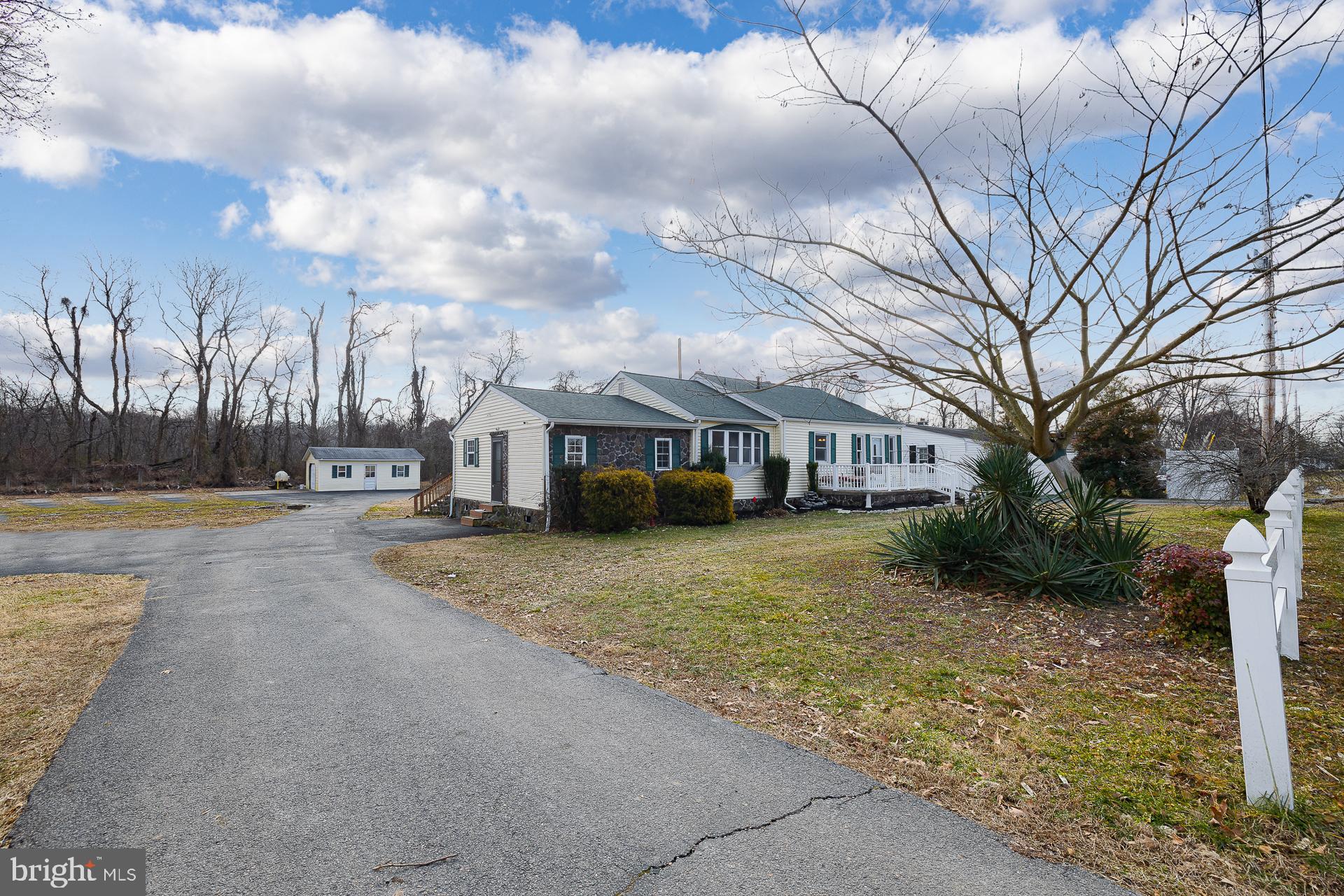 LONGVIEW BEACH - Residential