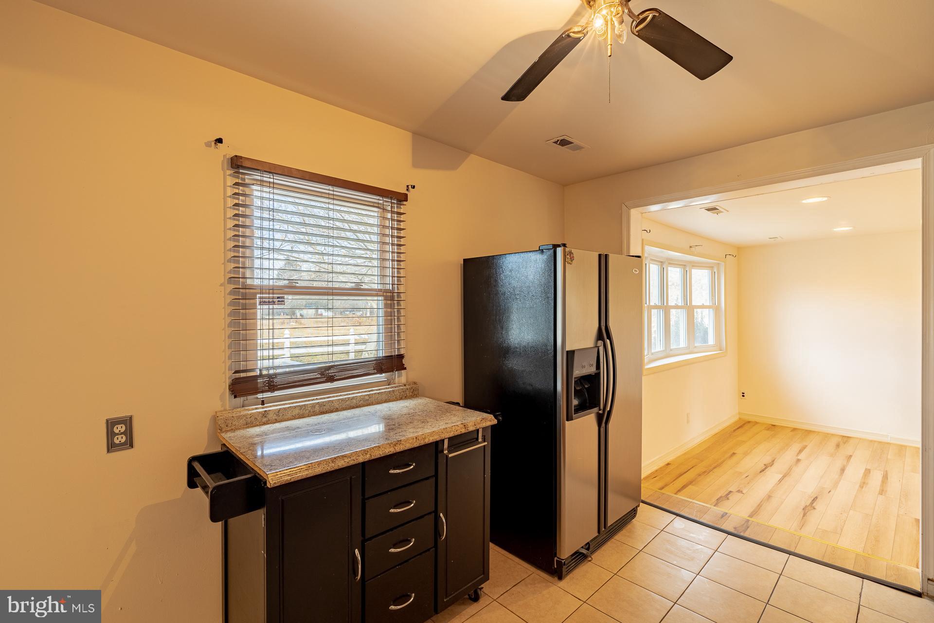 LONGVIEW BEACH - Residential