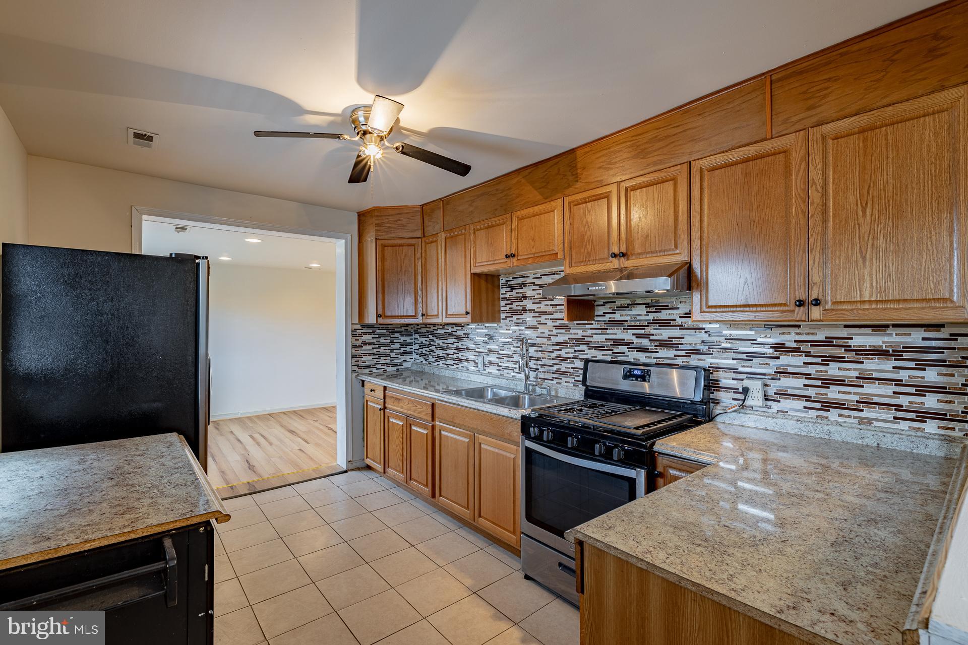 LONGVIEW BEACH - Residential