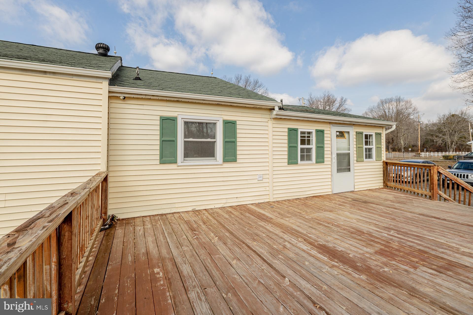 LONGVIEW BEACH - Residential